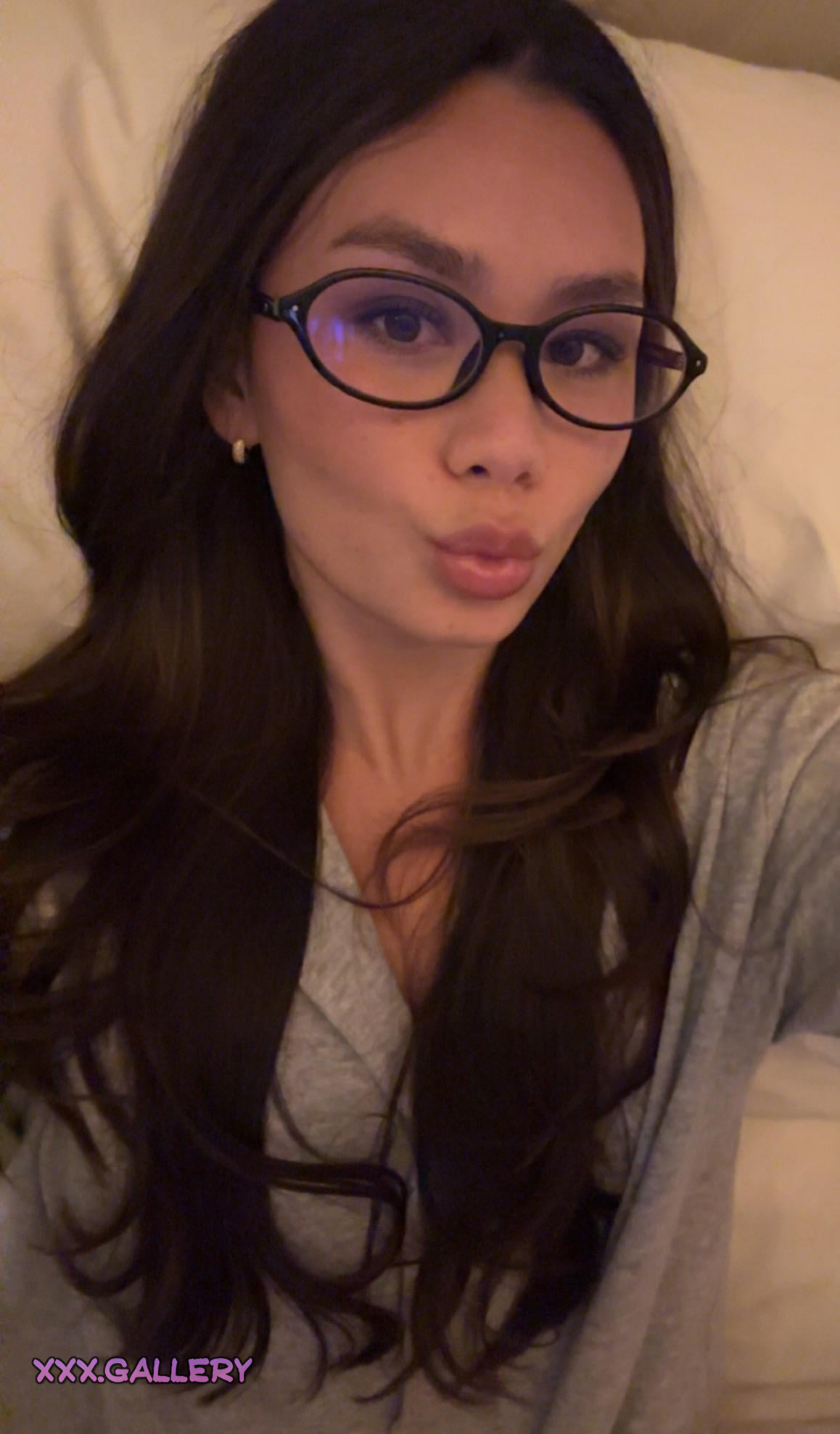 Which Hair Color Reigns Supreme in Your Heart? 💅💇 Brunettes vs. Blondes: A Seductive Showdown