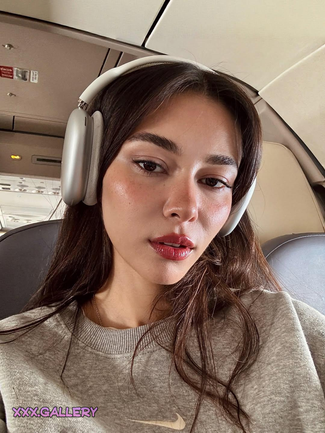 Alluring Turquoise: Discover the Stunning Beauty of Su Demirel 💋