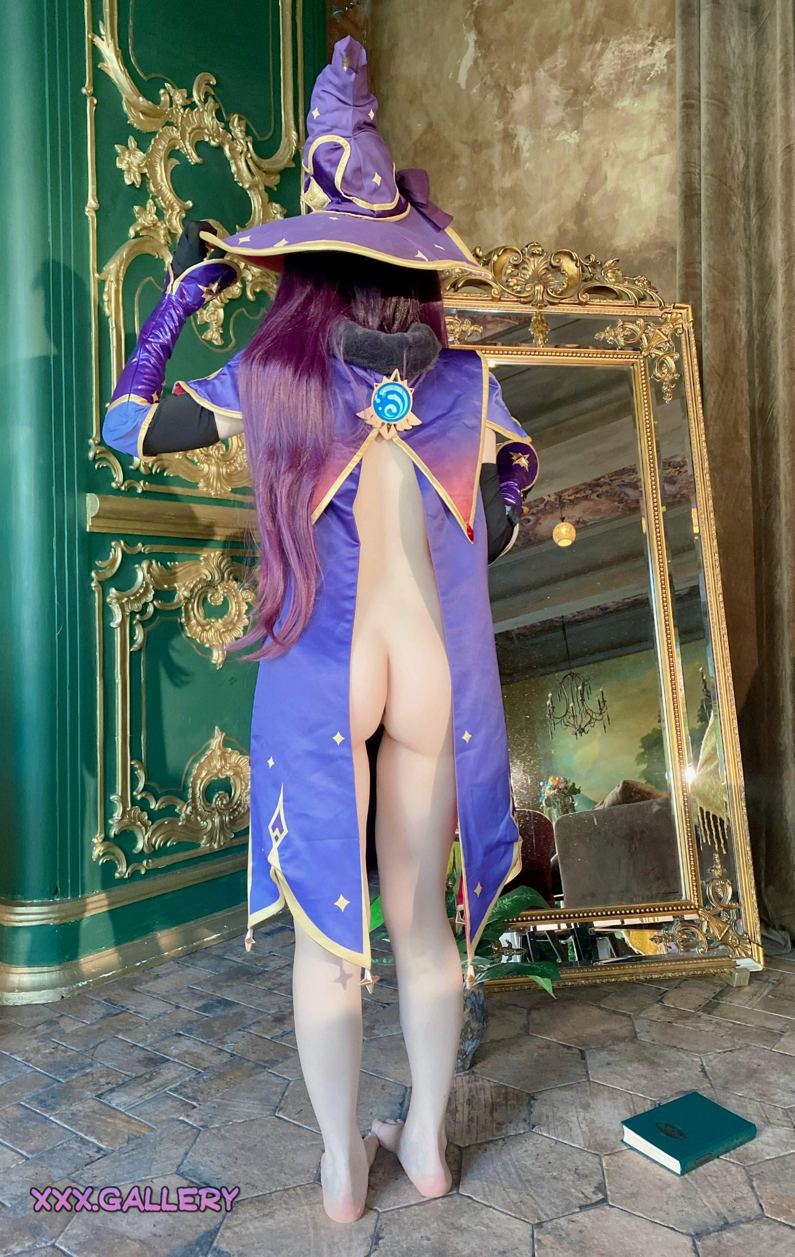 Mona’s Astrological Secrets: The Allure of Her Celestial Crack 🌠