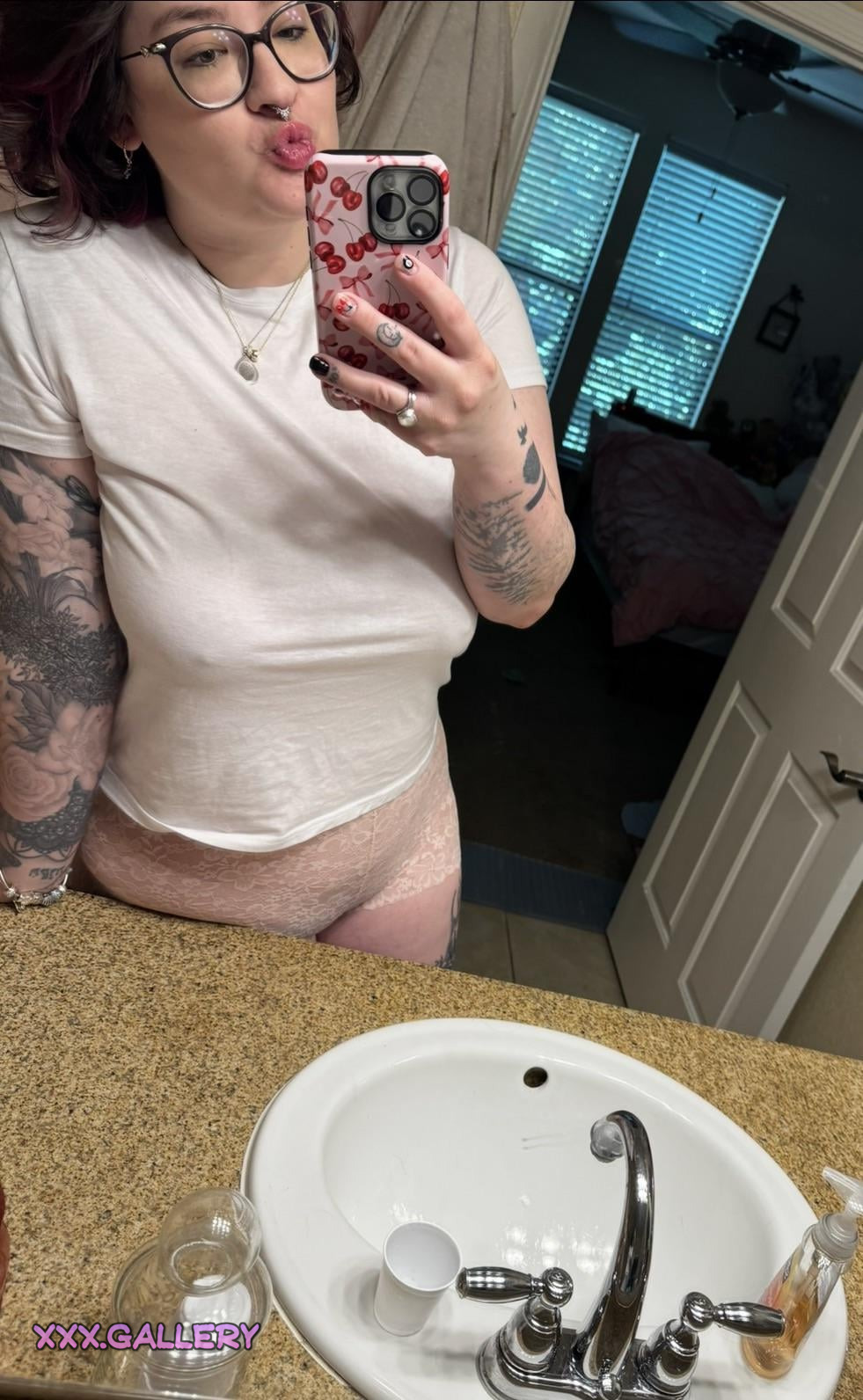 Irresistible Brunettes 💔: Unleashing Passion & Desire