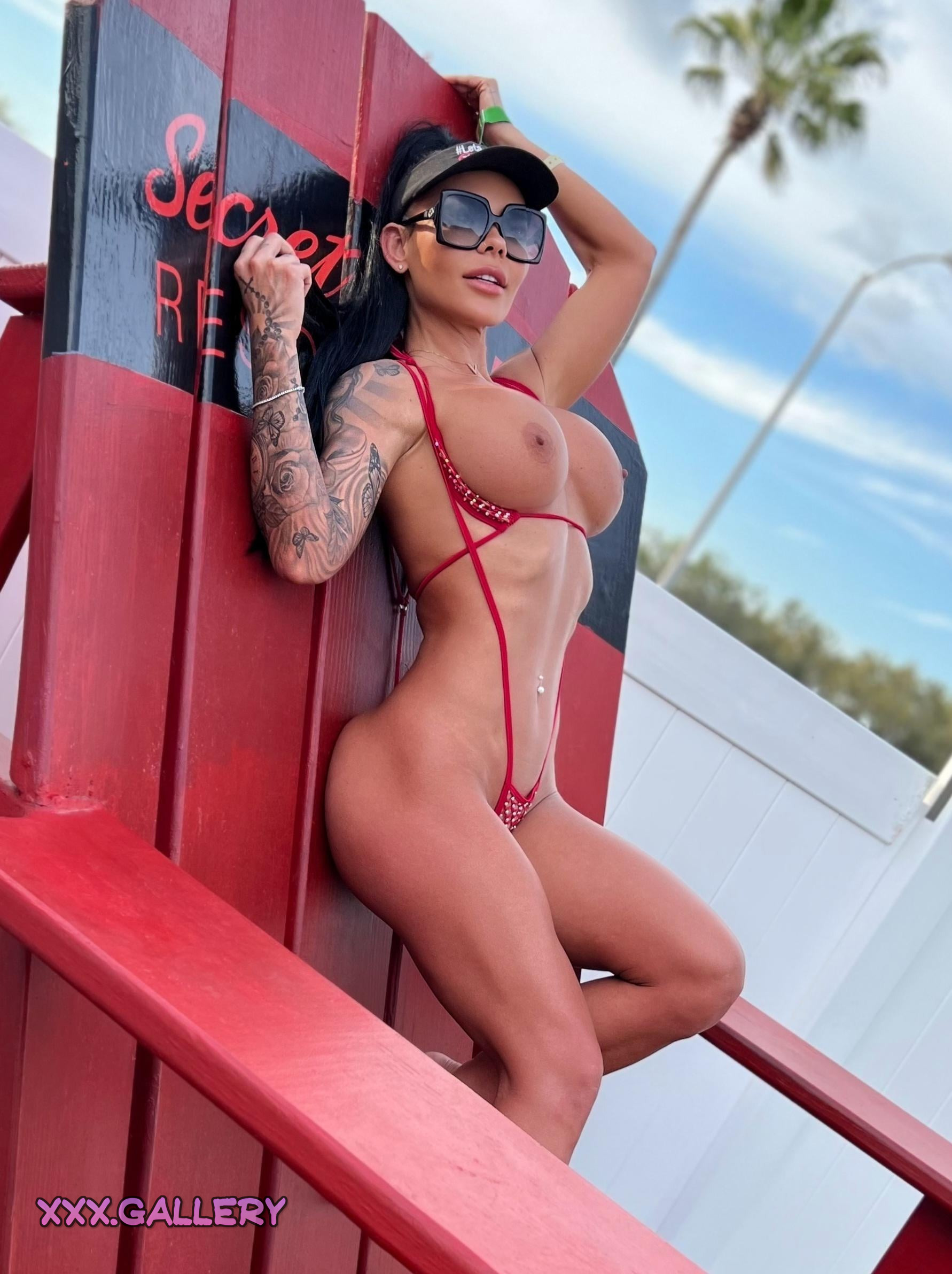 Craving Constructive Feedback: Share Your Thoughts on My Body 💬✨