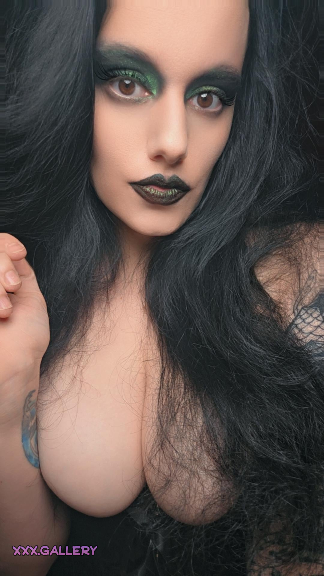 Dark Enchantress Yearns for Rough Embrace, Surrender to My Gothic Cleavage