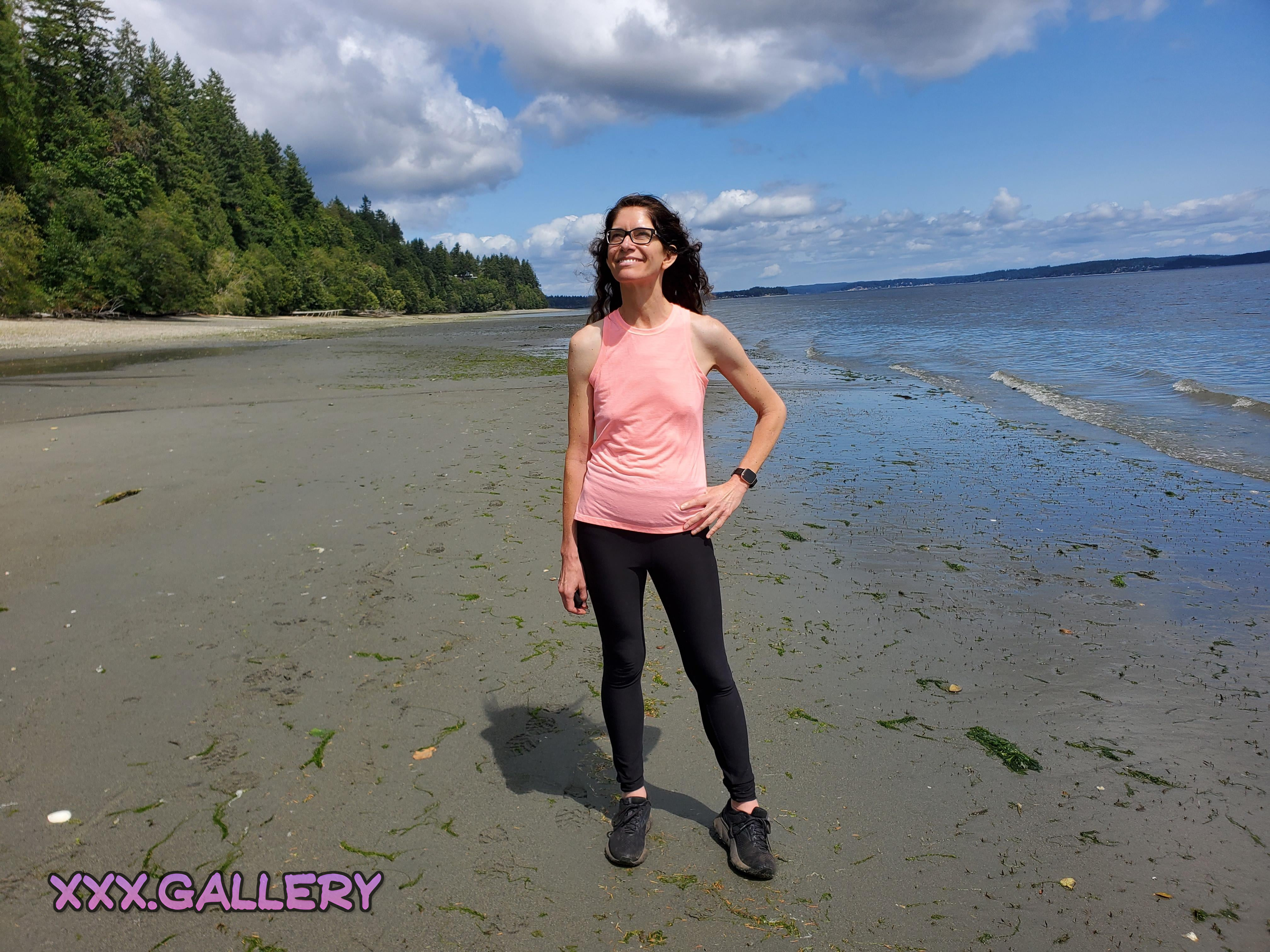 Ditching the Bra for a Hike: Unleashing Freedom in the Great Outdoors 🌲🌄