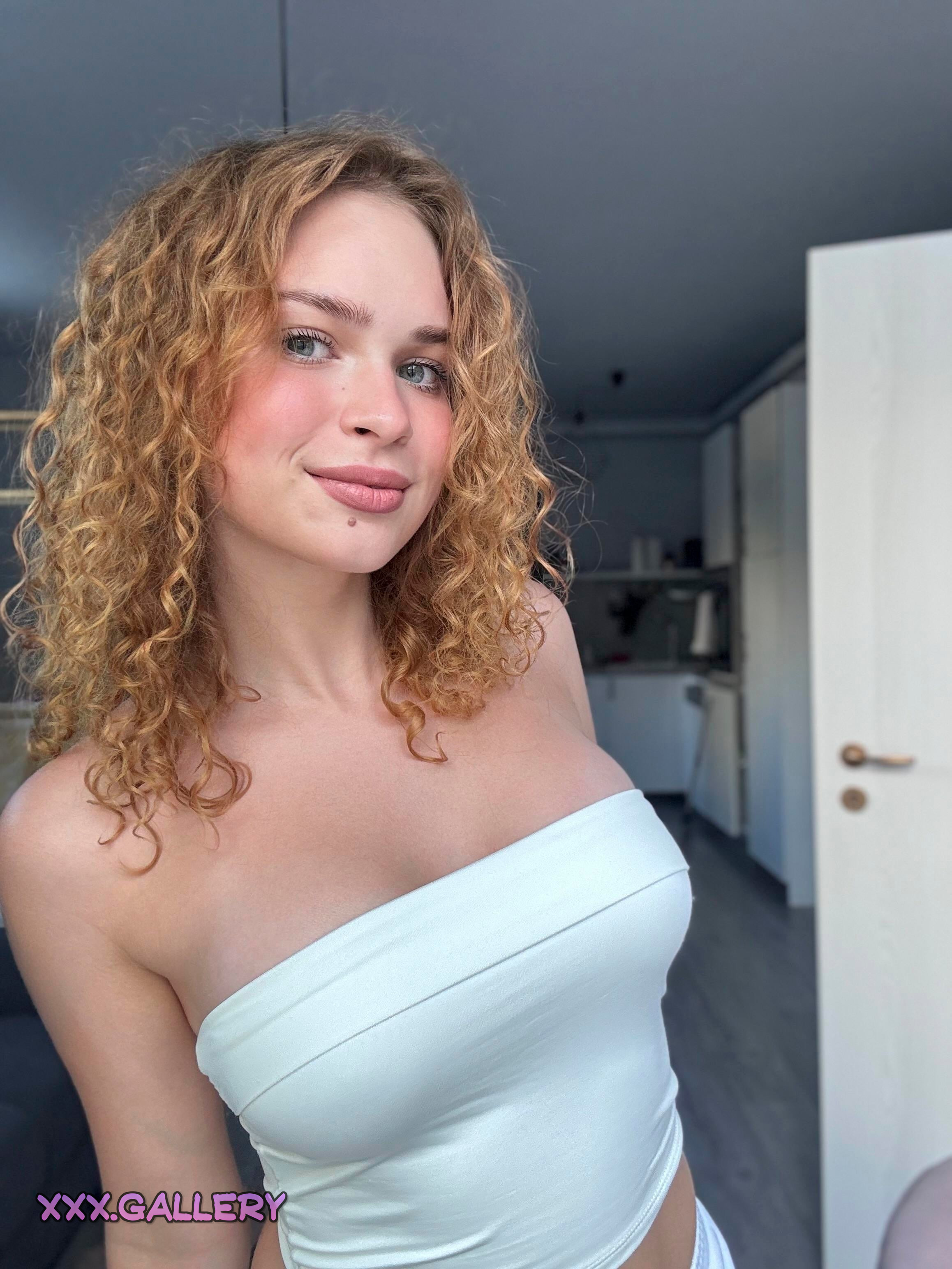 Roommate’s Surprisingly Bold Decision: Braless and Unapologetic 💡👅