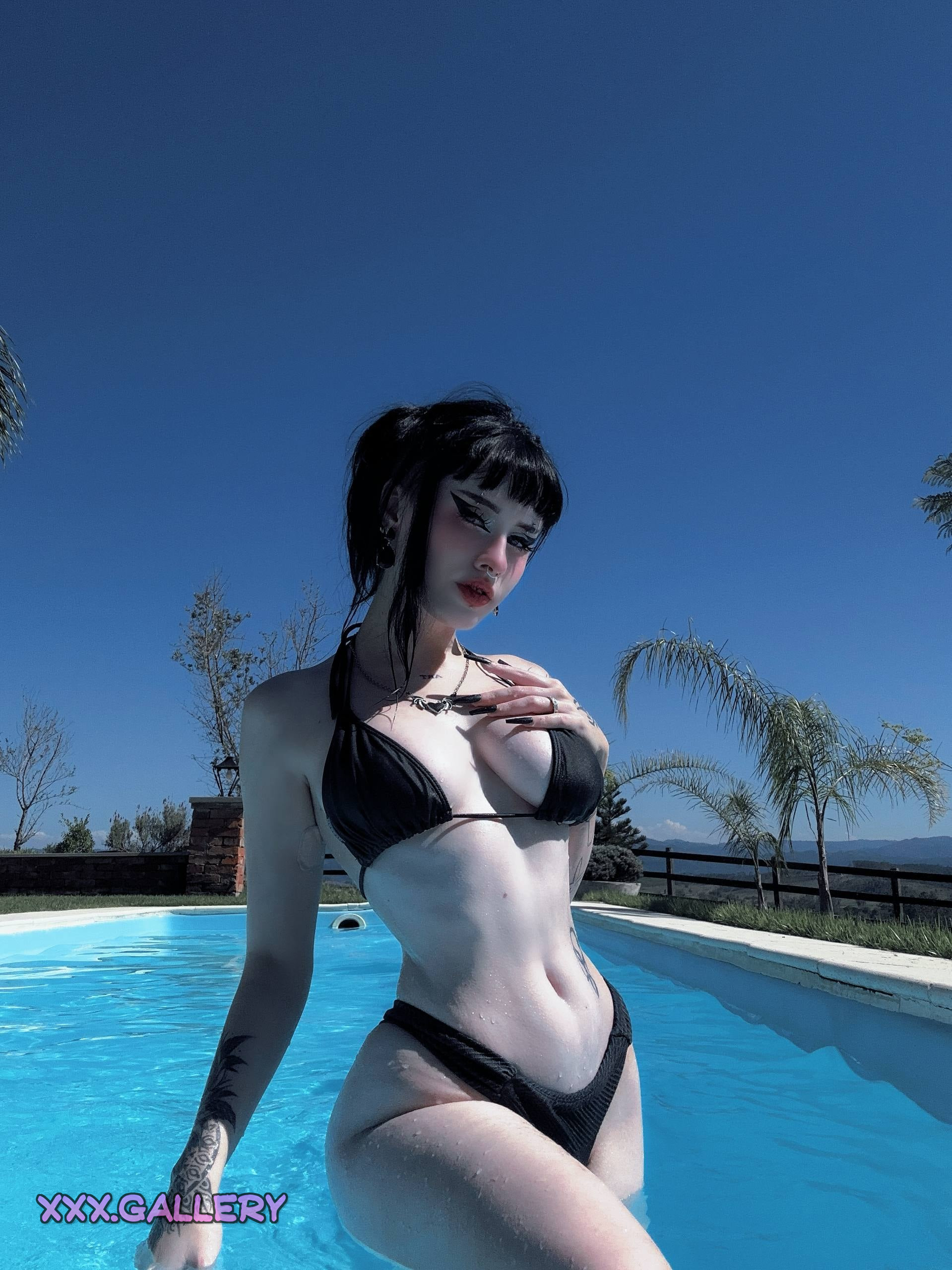 🌬️Dark Nights & Curvy Delights: Unveil the Enchanting Allure of the Gothic Vixens🌙