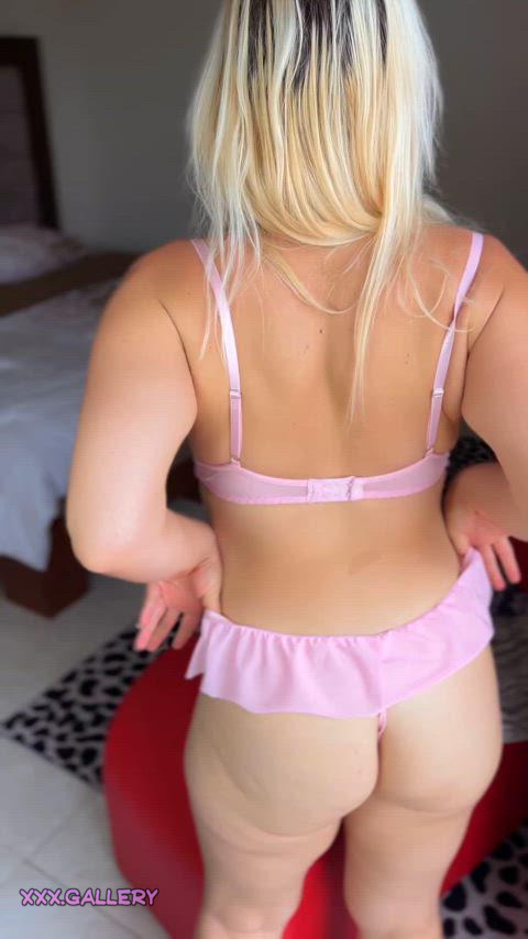 Peeking Beneath the Luscious Layers 💥👩‍👠