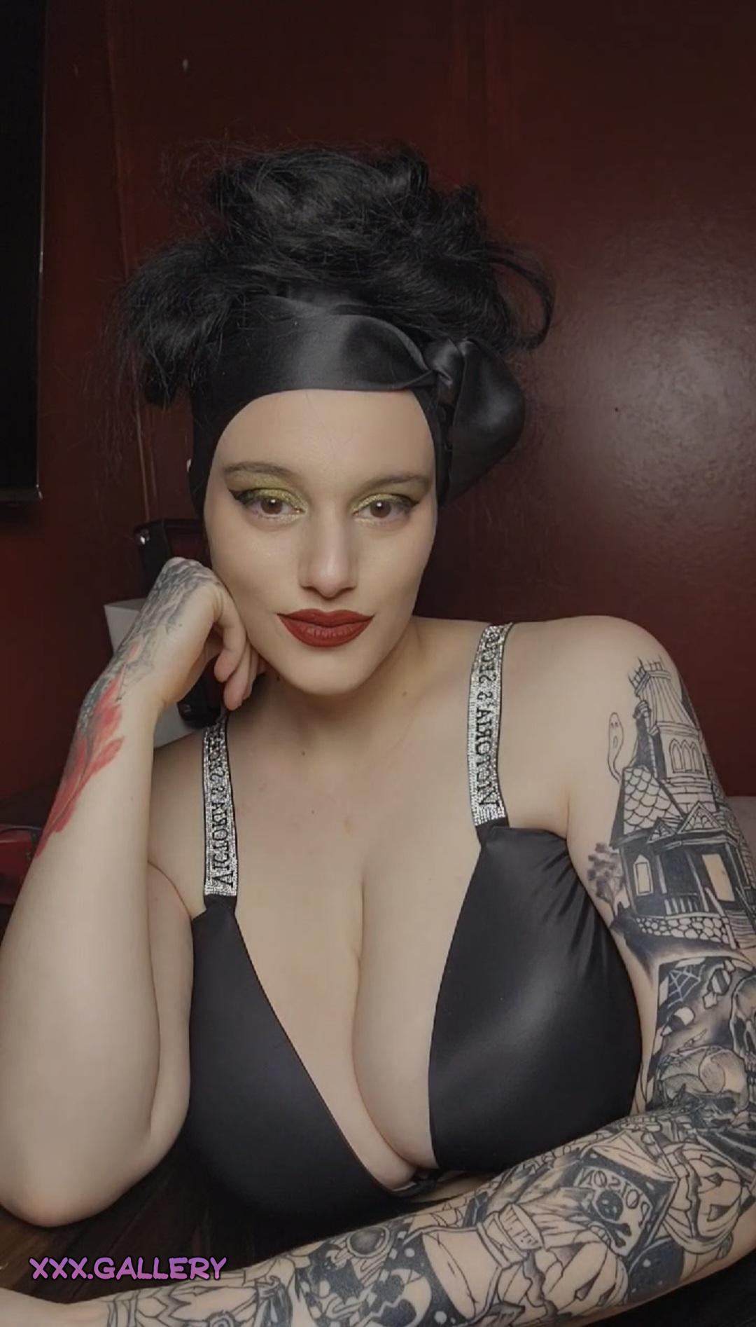 Embracing the Dark: Worshiping Gothic Goddesses with Generous Bosoms �oth🔮 Biting the Nipples of the Night Queen: A Sinfully Delicious Exper