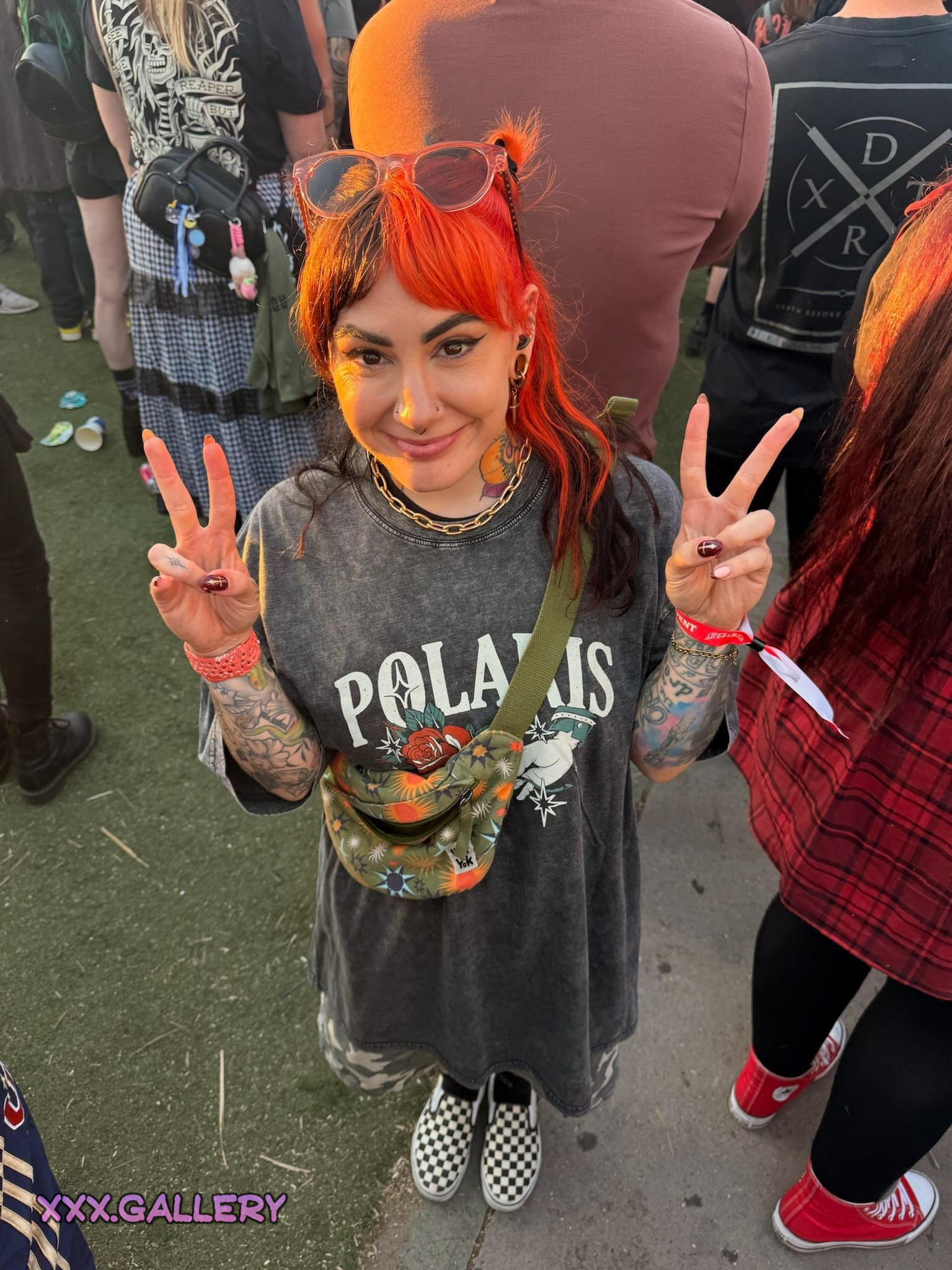 The Allure of Dark Desires: Public vs. Emo Girl’s World 🌙