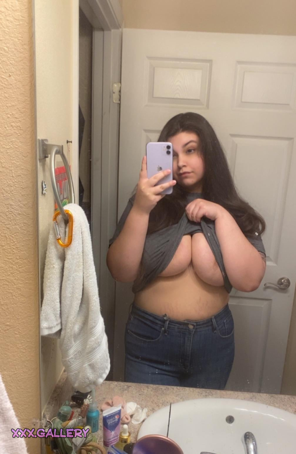 Curvy Girls: Unbuckling the Strap on a No Bra Kind of Day 💋