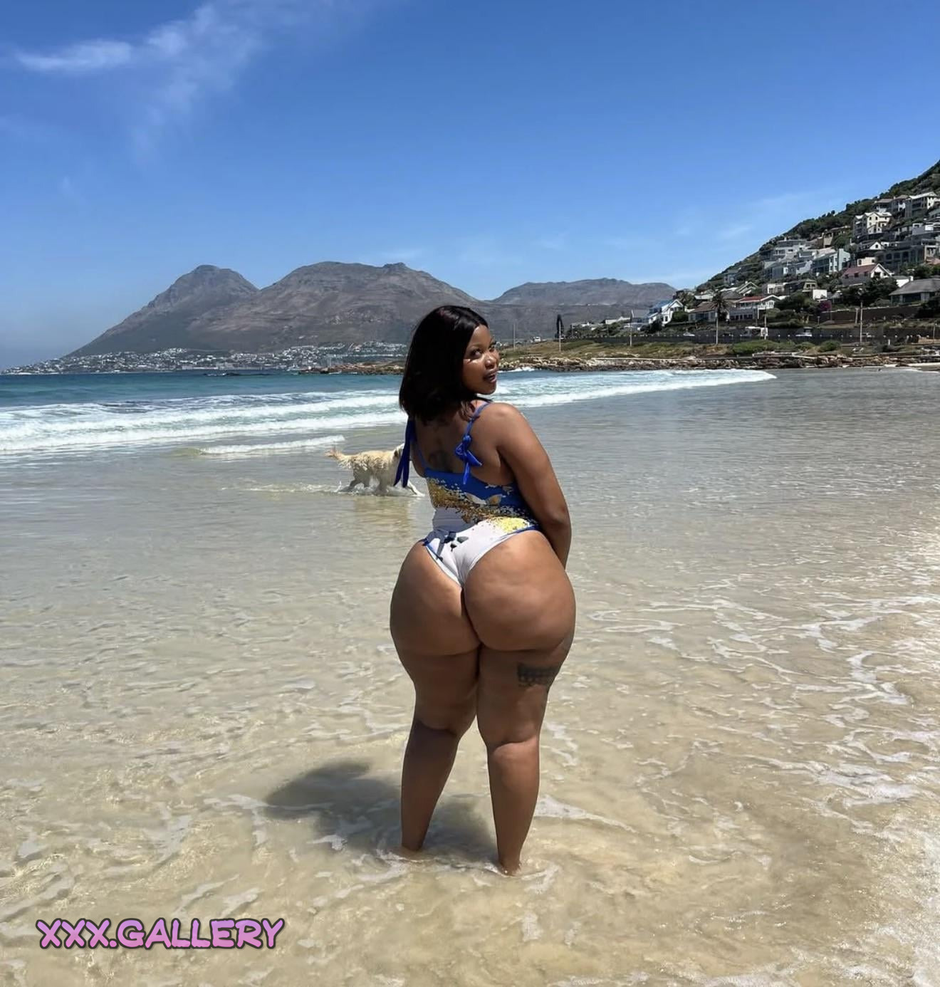 🚚 Big Booty Babe by the Sea 🏖️