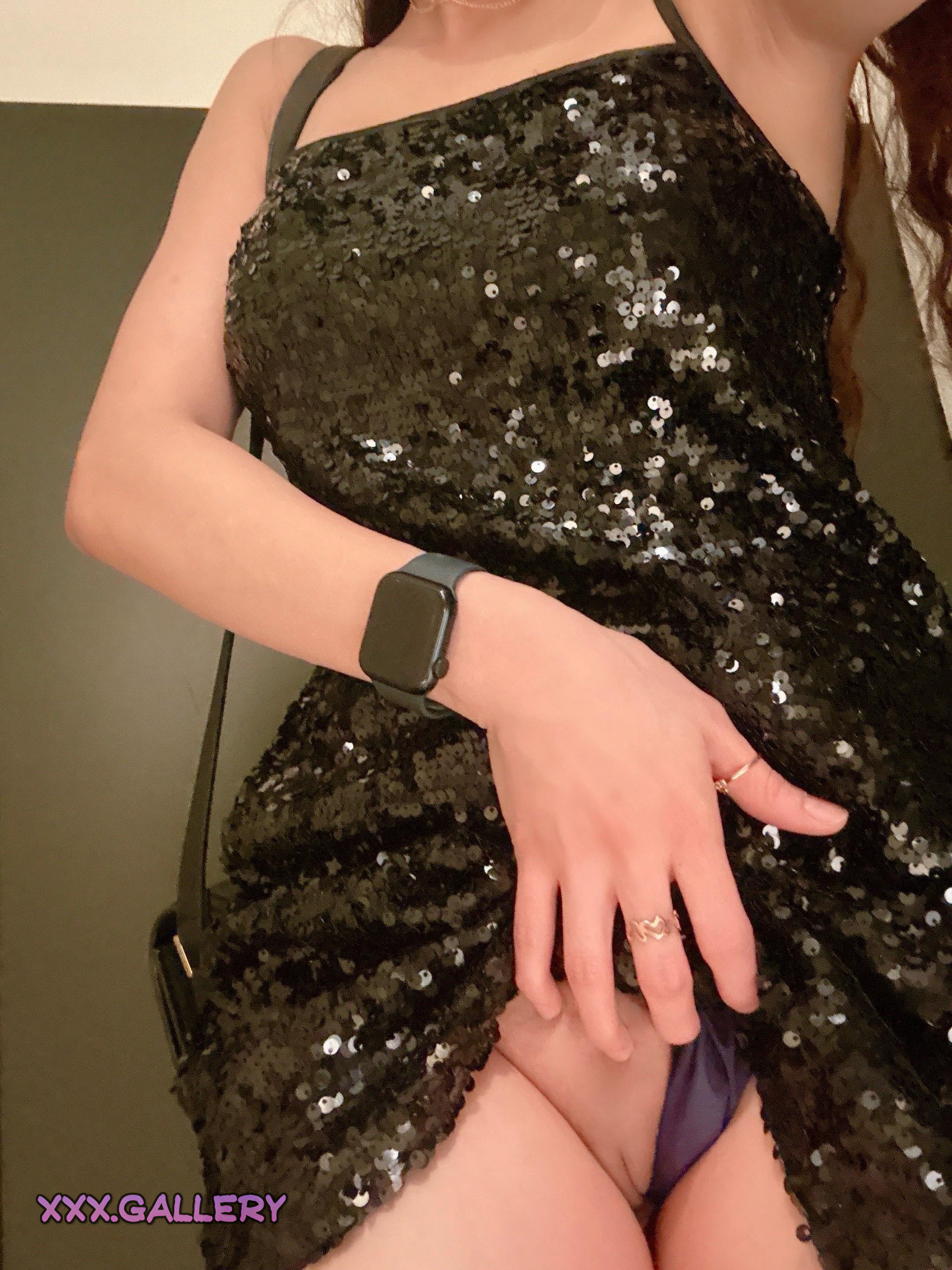 Asian goddess teasing a steamy weekend ahead 🌡️