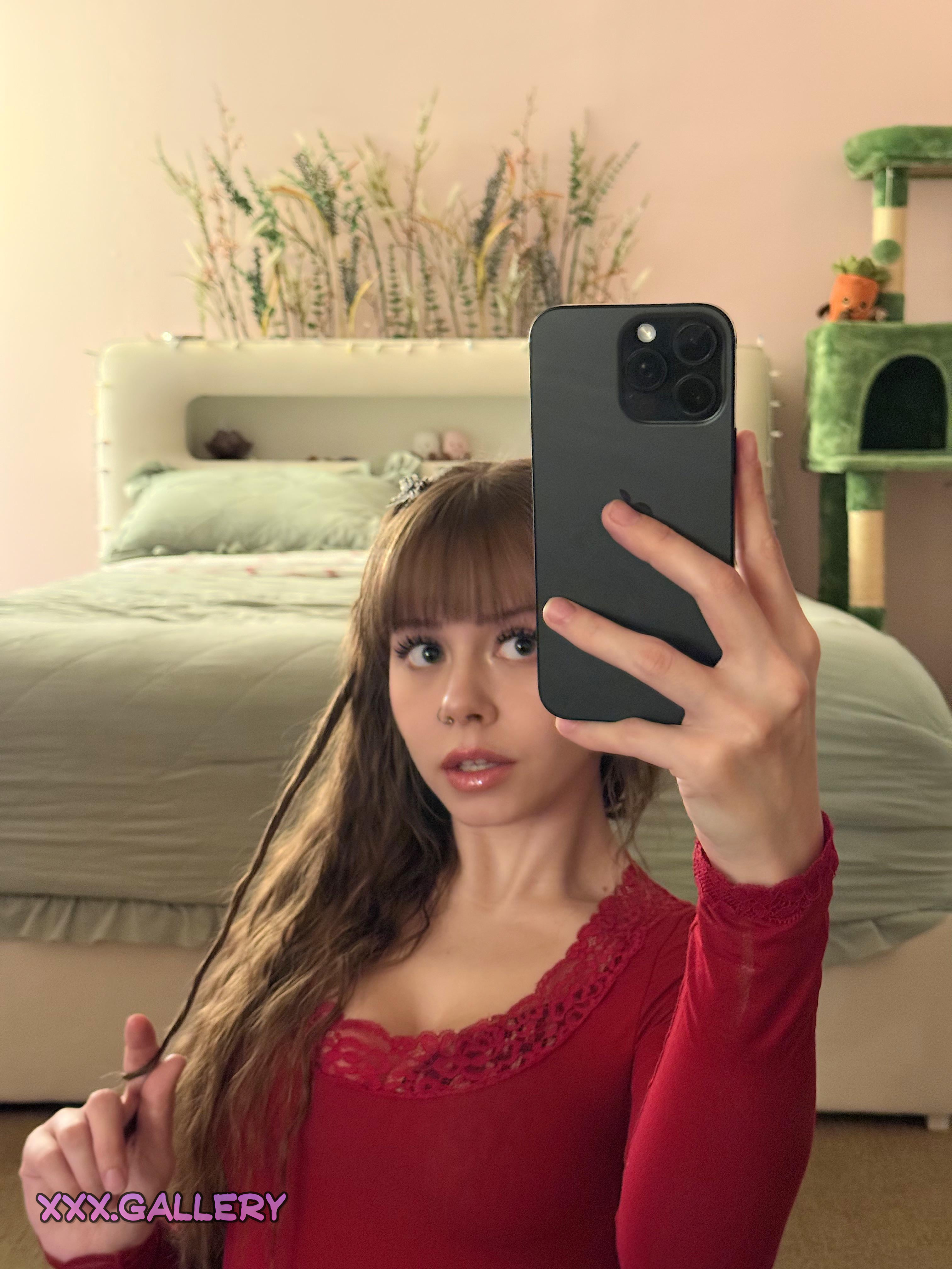 Brunette Babe: Prepare to Be Charmed 💋