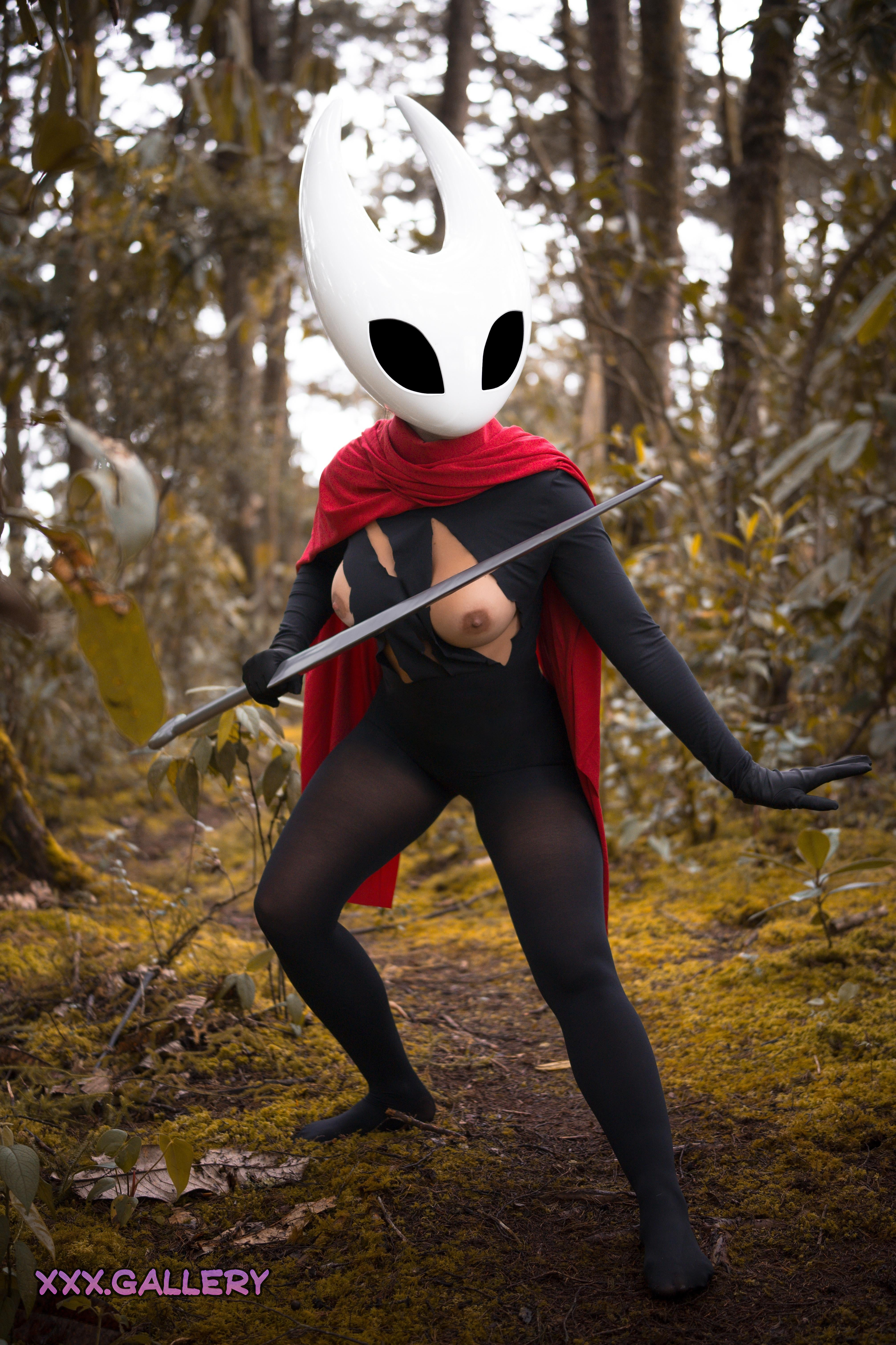 Sultry Silksong Hornet Cosplay Unveiled 🦏💃