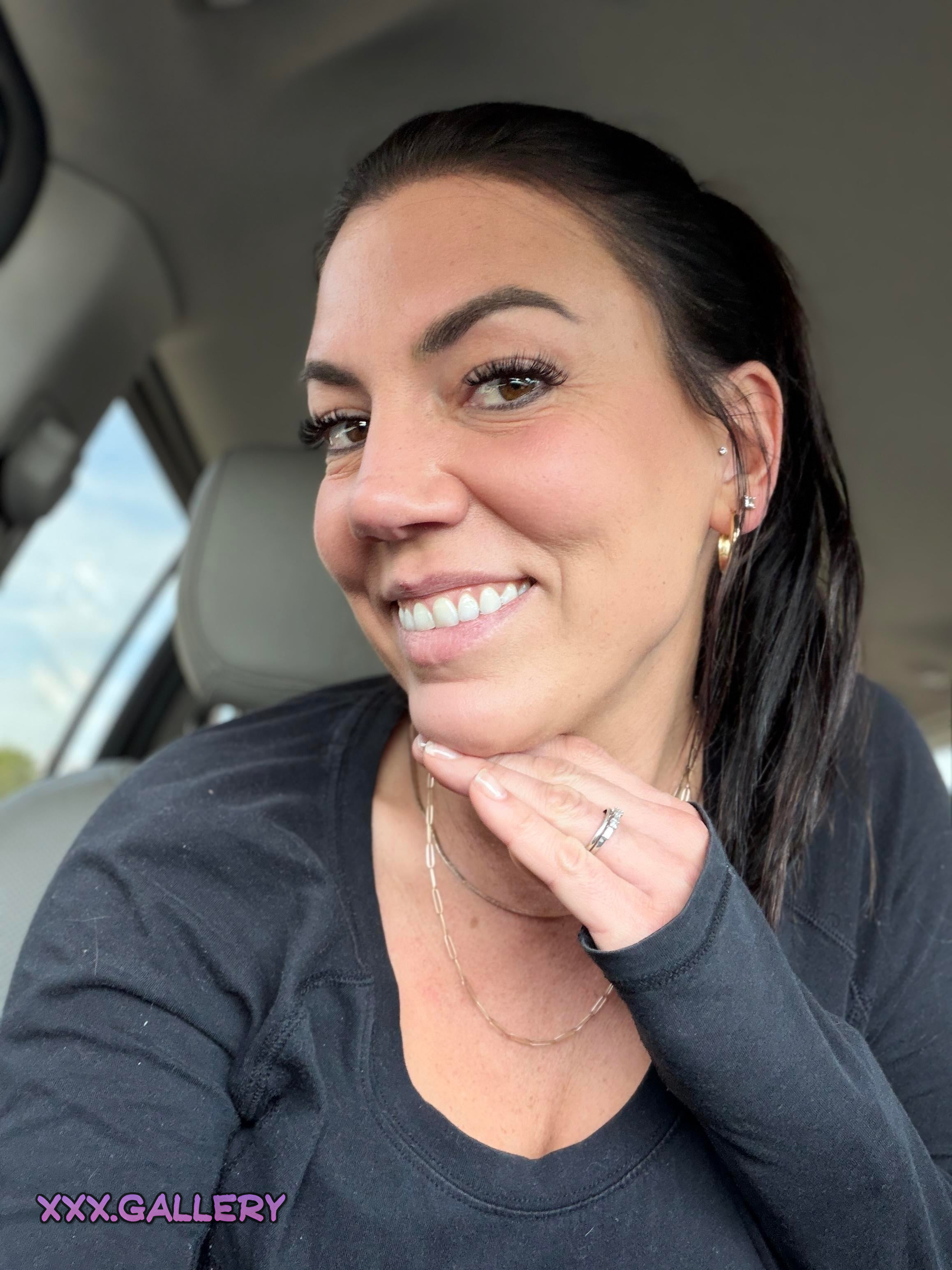 Which Type of Female Figure Turns You On Most: Curvy or Slim? 👩‍♀️📏