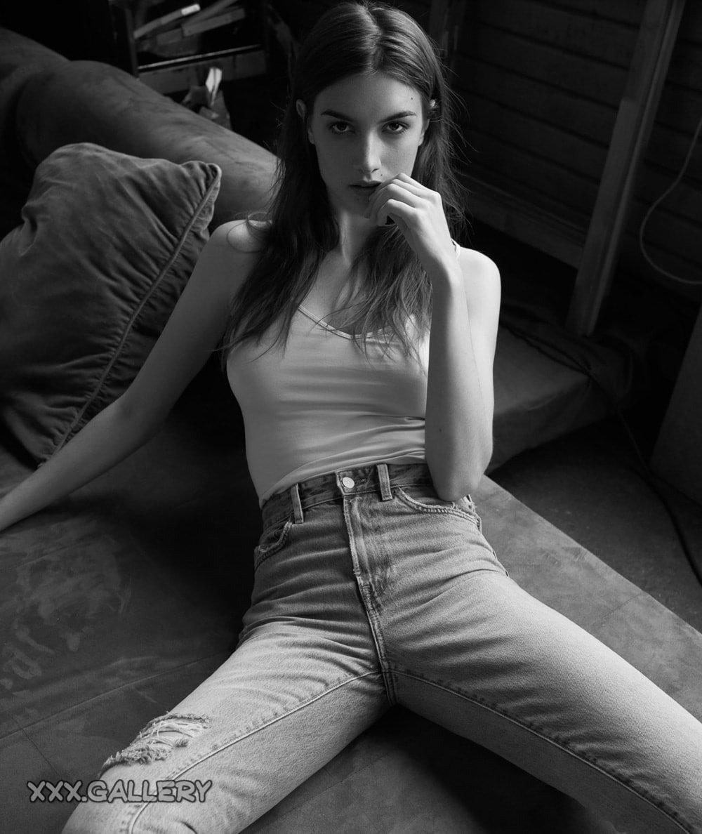 Beauty of the Alps: Ronja’s Enchanting Allure 🏞️✨