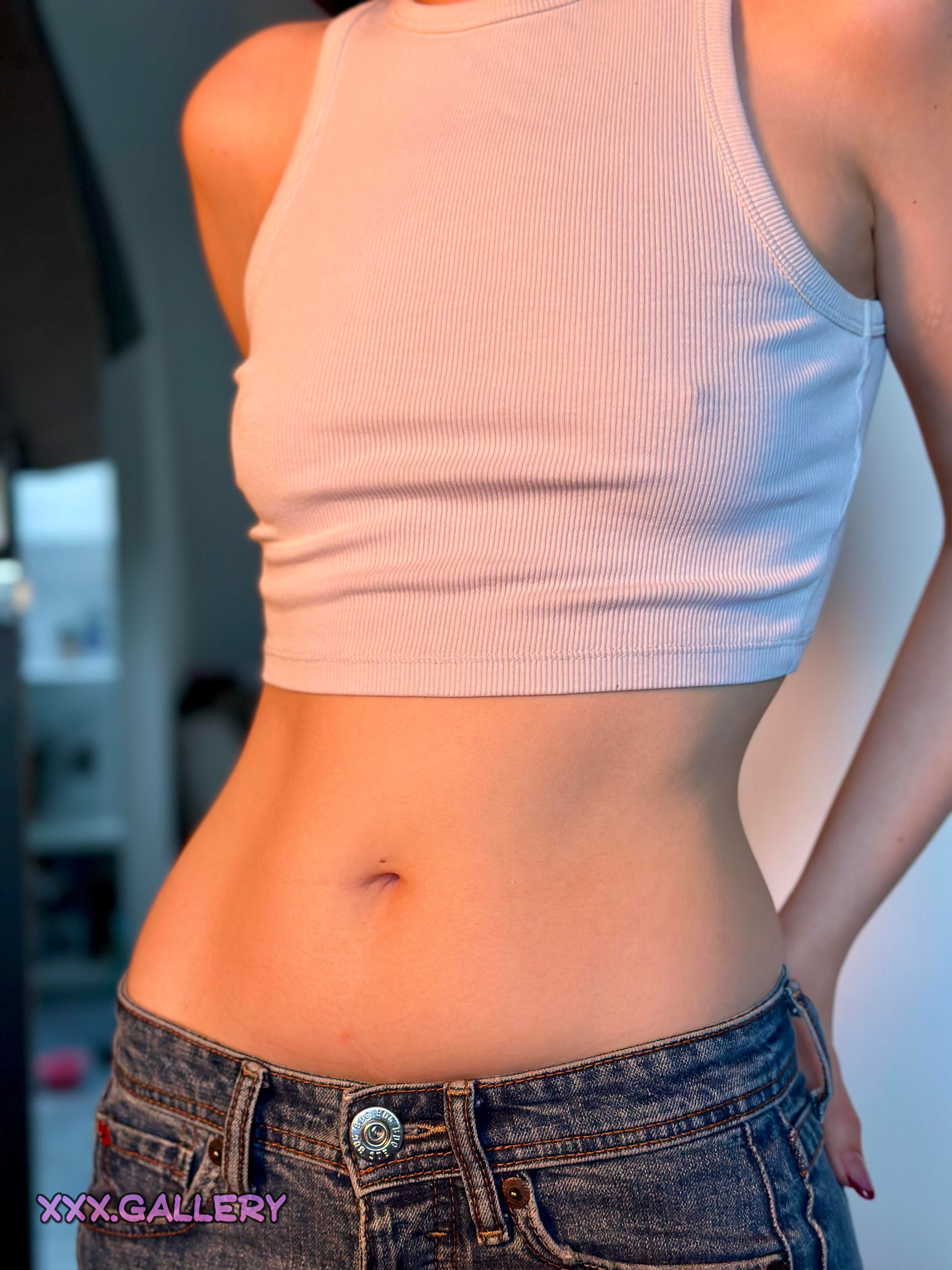 Last Tummy Tuesday of Feb: Bare Midriff Beauties 🤩