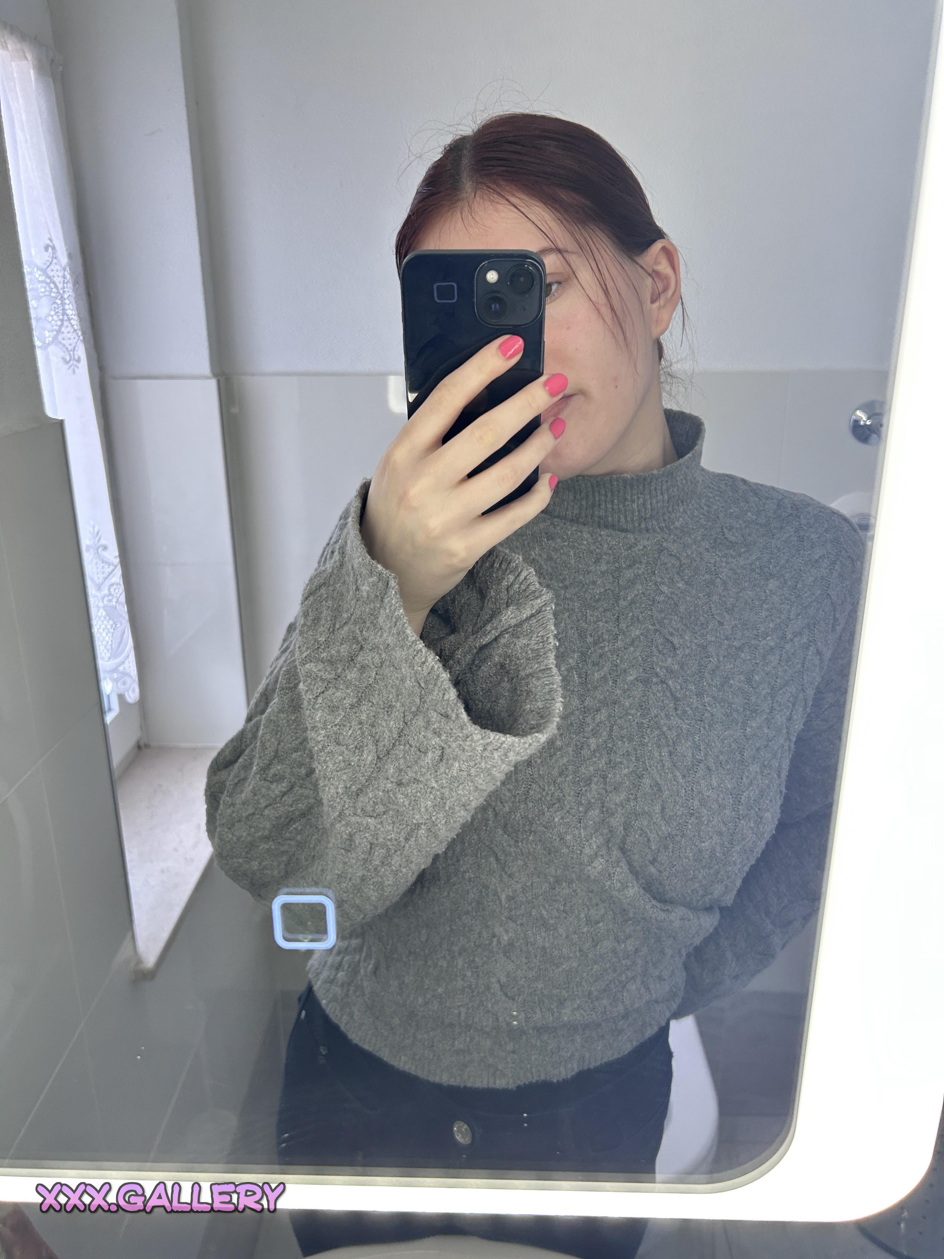 Hey Sexy! ✨ Newbie Lara Shares Her Braless Confession 💥