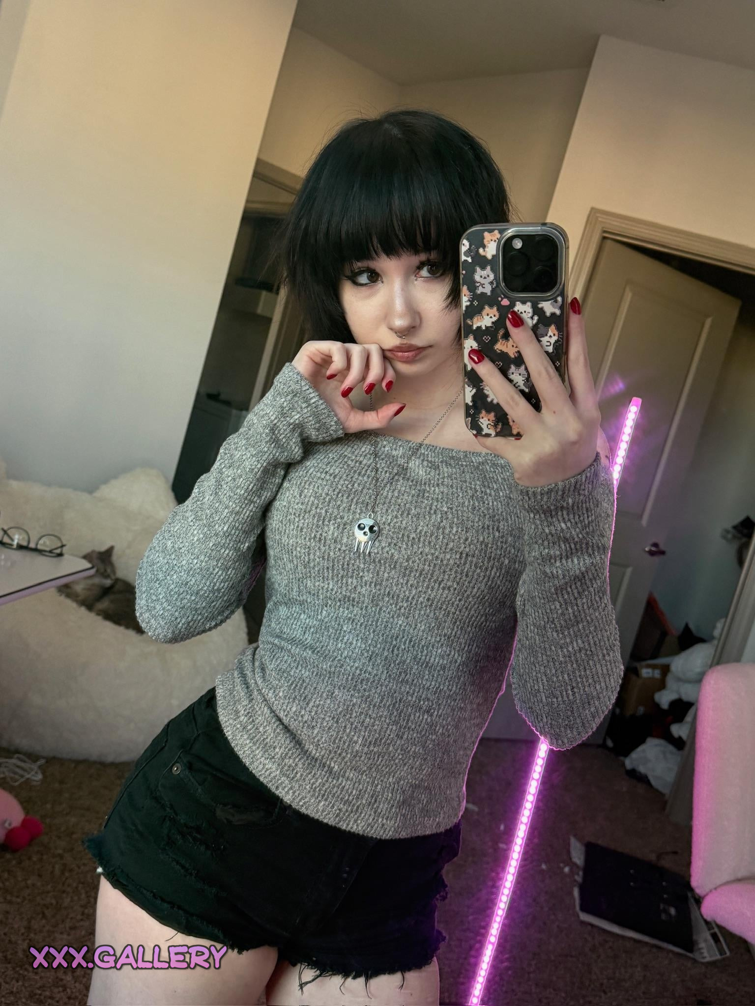 Unveil Your Dark Cravings: 🔪 Swipe to Reveal Your Gothic Feast 🔪