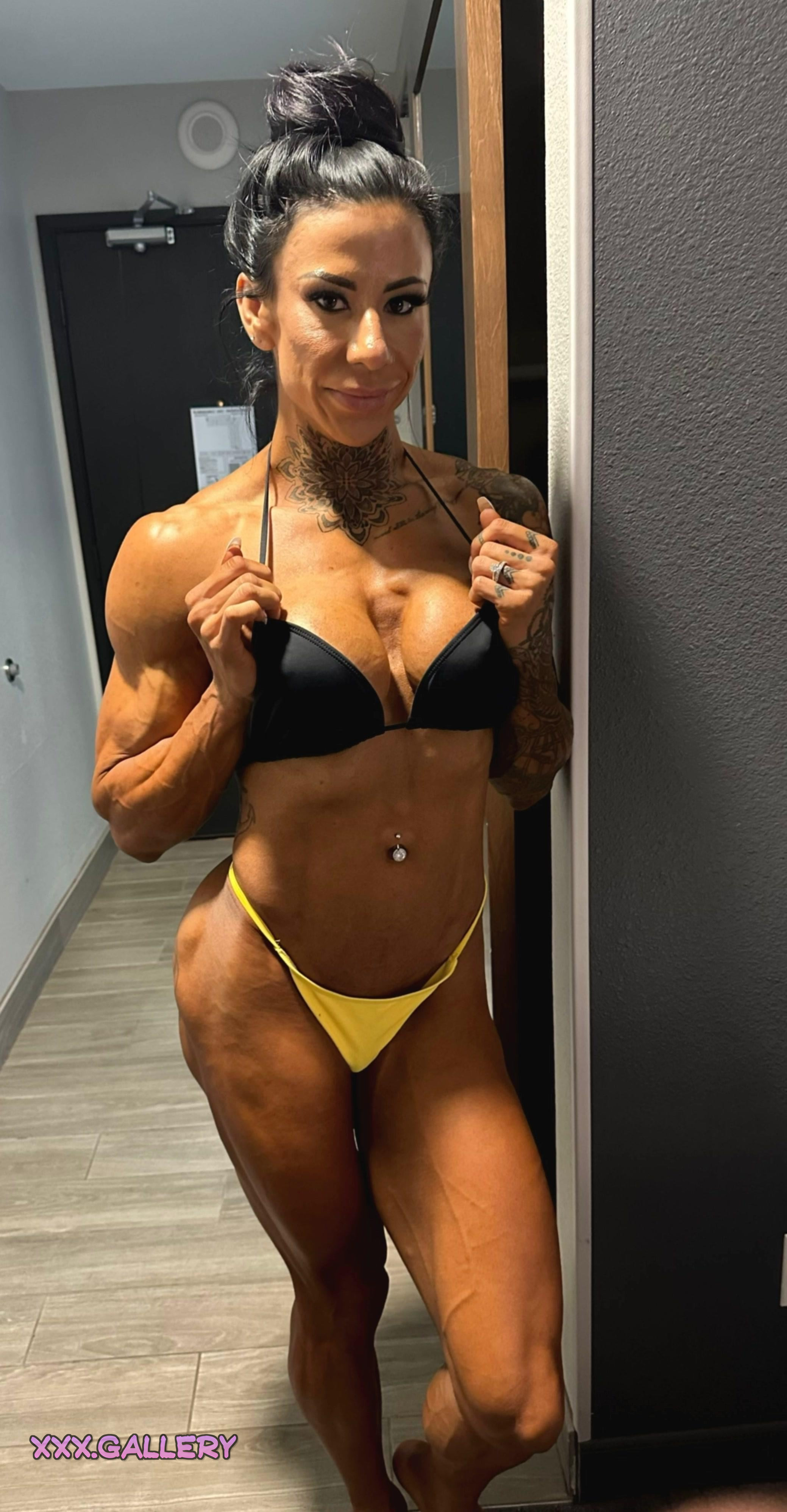 Explore My Intricate Vascular System with Your Tongue’s Gentle Touch 💦💉