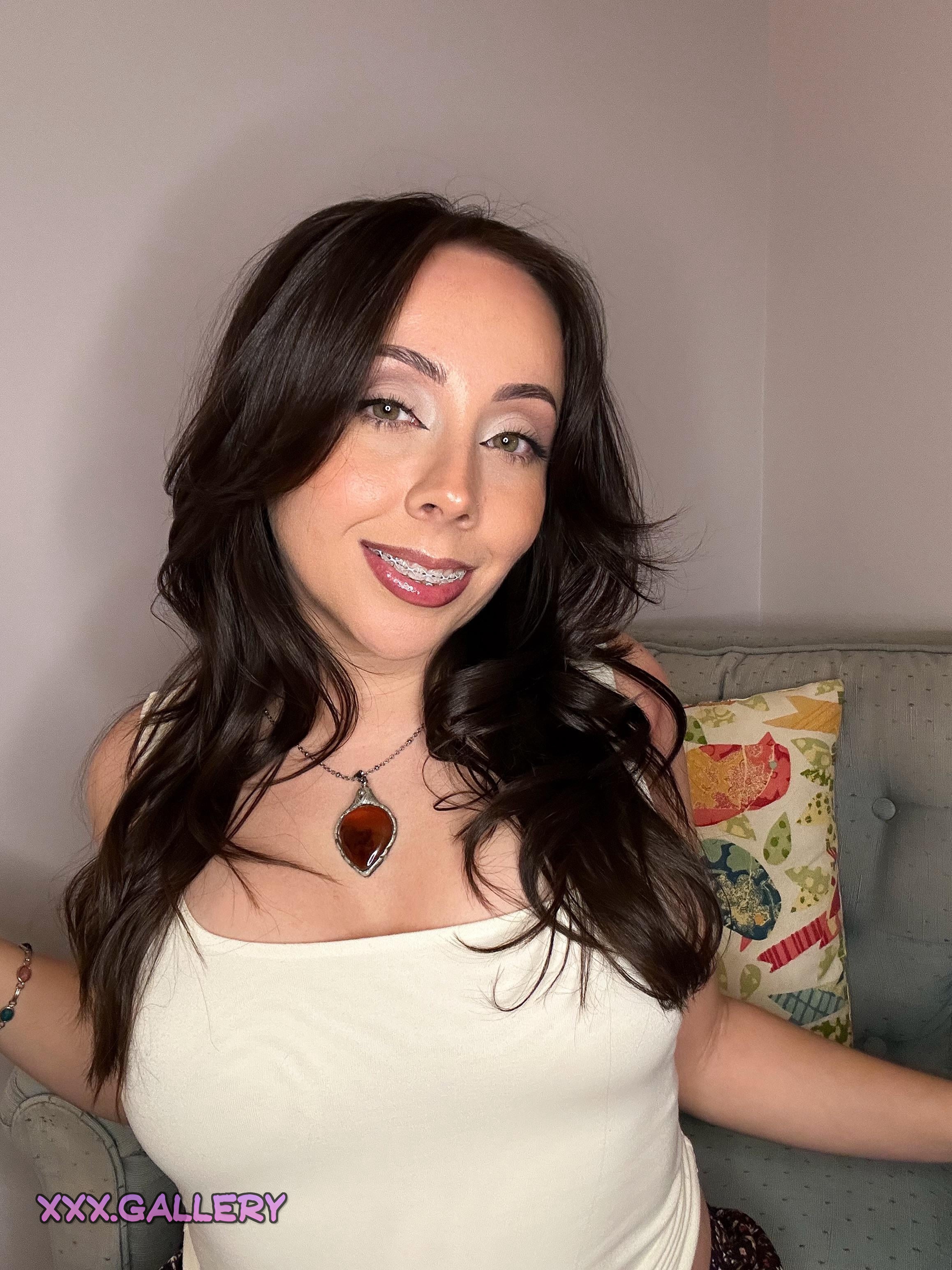 Applying for the Role of Your Desired Brunette Goddess 💇🏼‍♀️