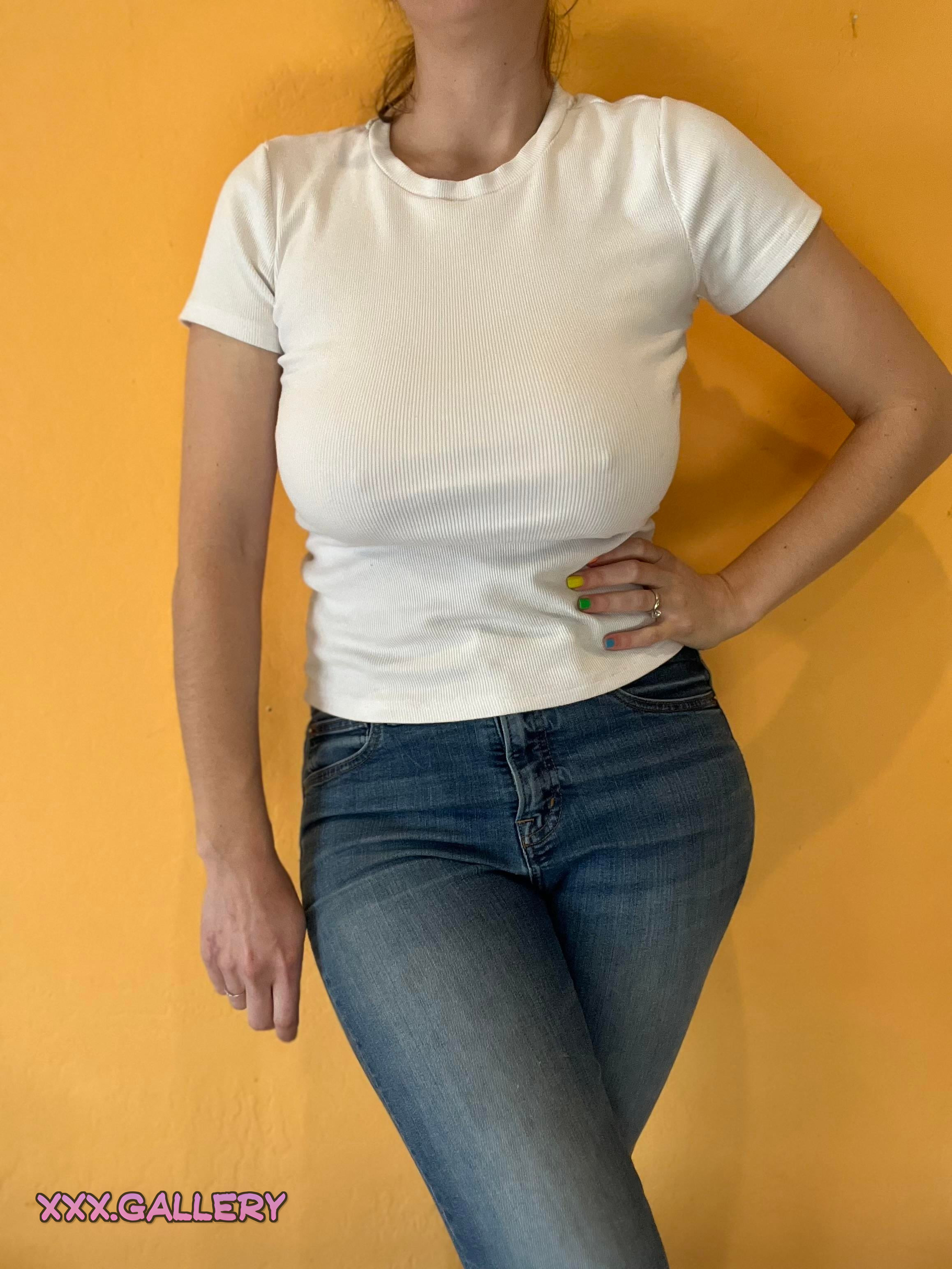 Braless in Warm Hues: Ignite Passionate Emotions 🔥