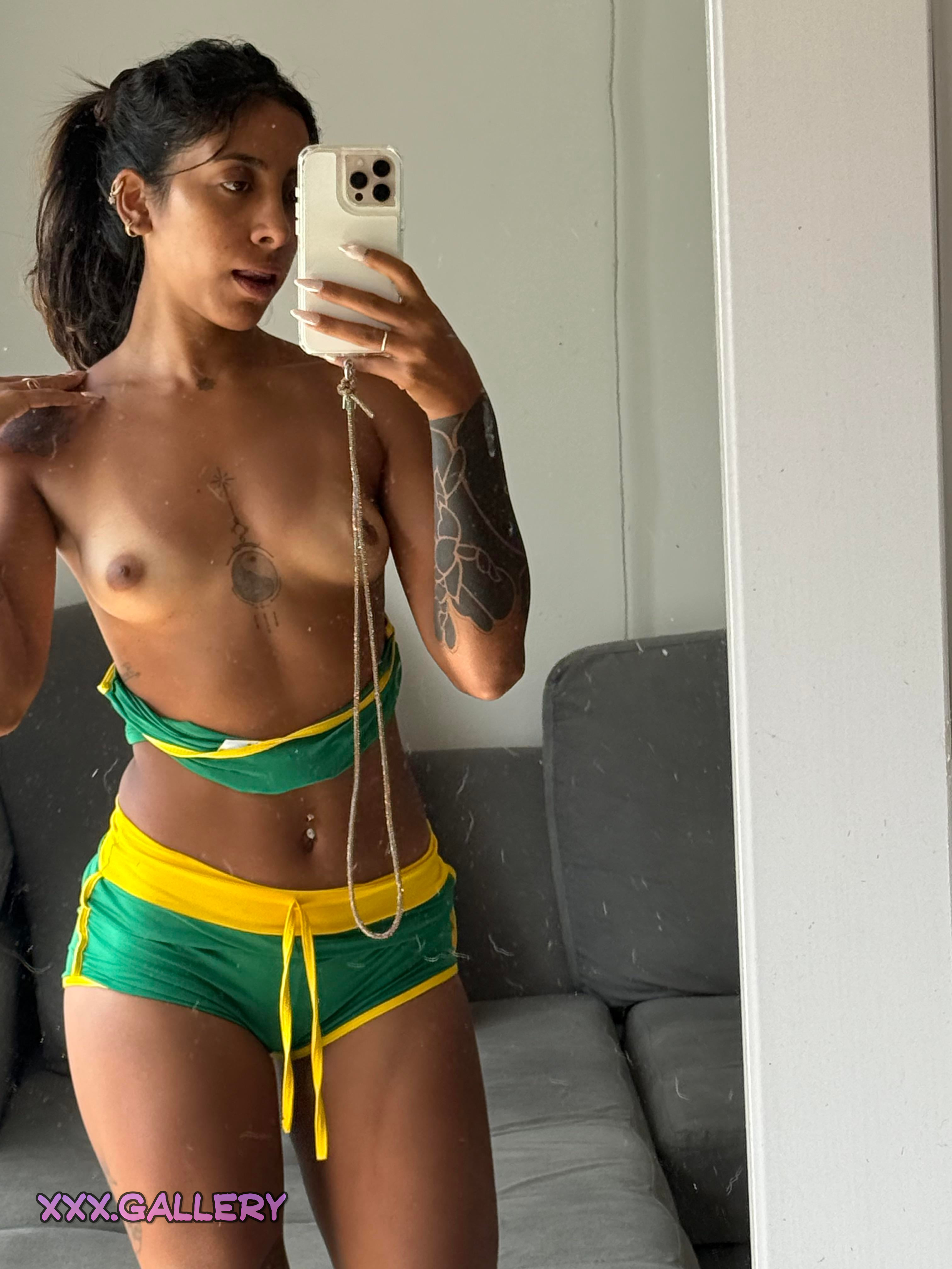 Discovering the Allure of a Sun-Kissed Indian Beauty ☀️