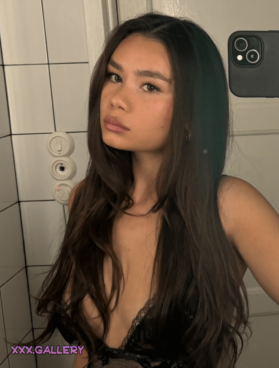 Which Hair Color Reigns Supreme in Your Fantasies? 💇‍♀️ Brunettes vs Blondes 💇‍♀️