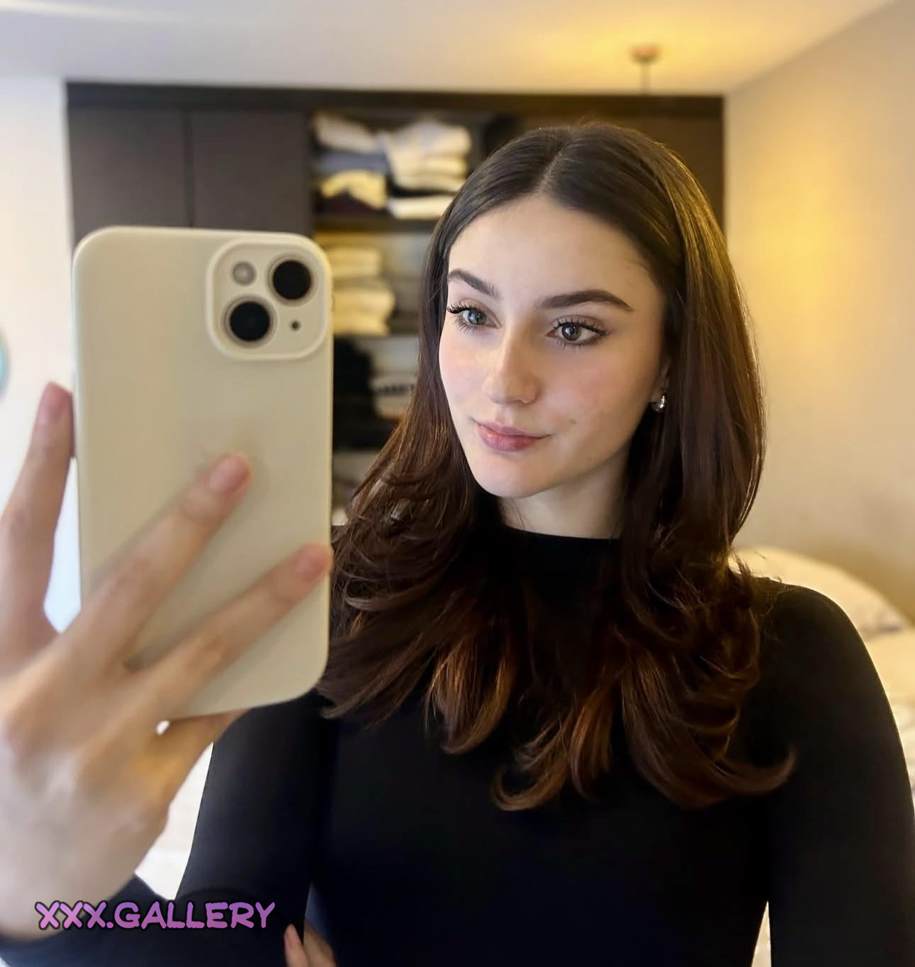 Savoring the Allure of Juliana Valencia 🌹