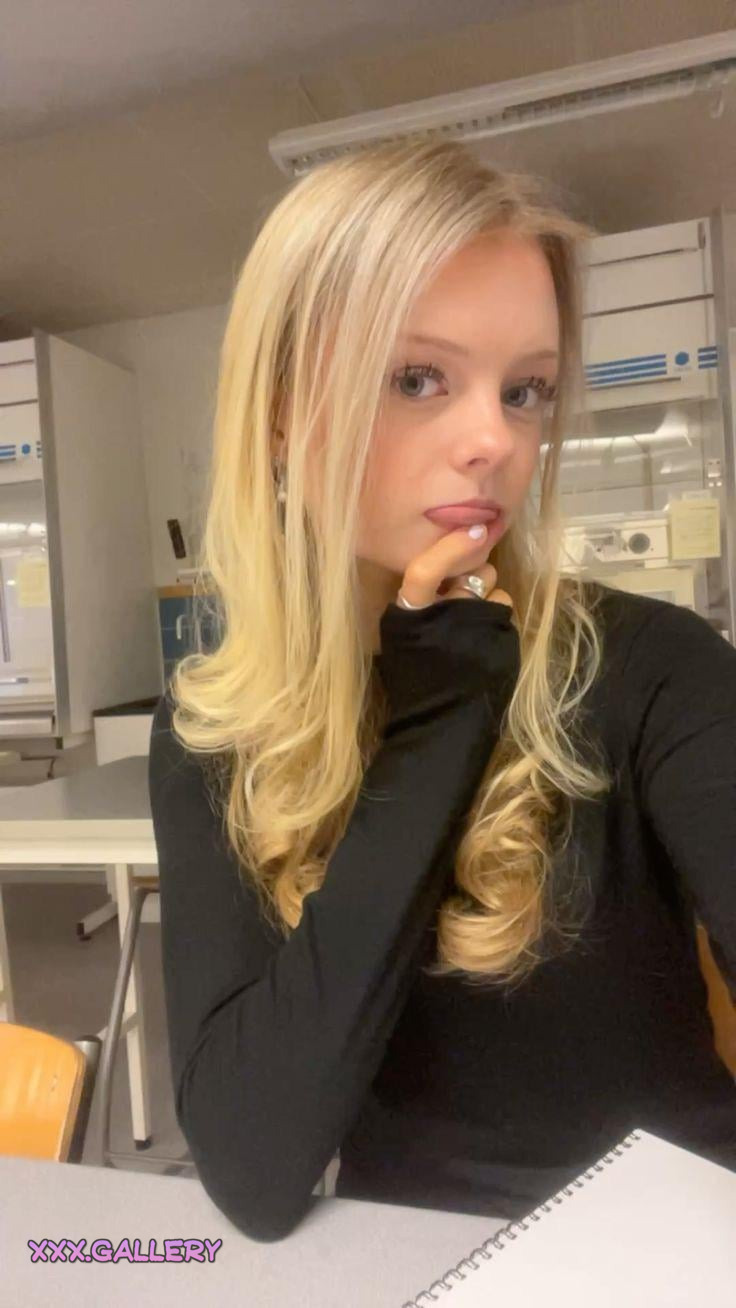 Intimate Moment: Tiny Hands Wrapped Around Your Manhood 🍆