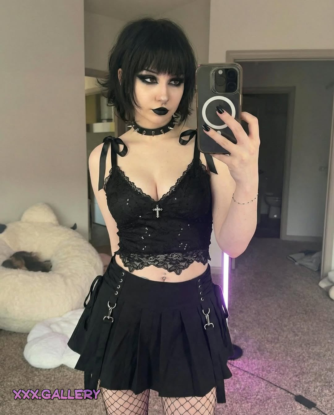 Dive into the Dark World of Emo Titties �oth👯