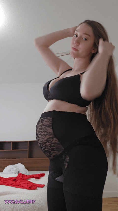 Experiencing Irresistible Sensuality in My Maternity Tights 😙🤰