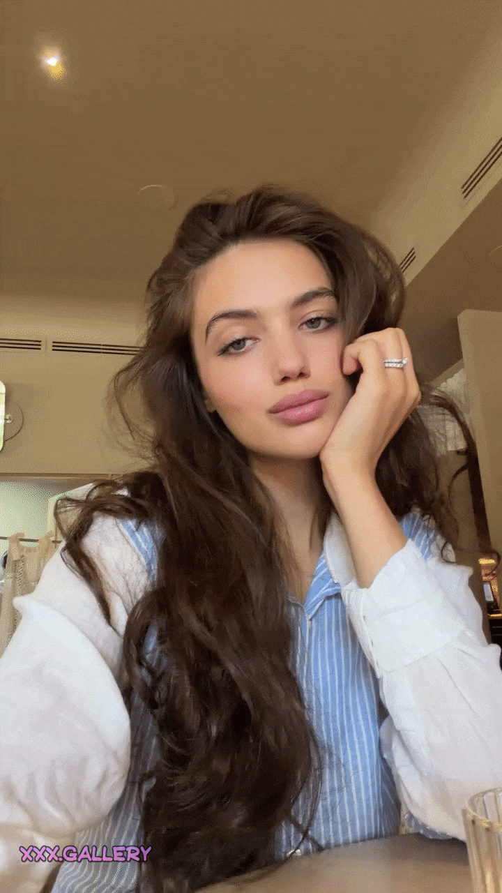 Meet Kamilla: Stunning Beauty with a Sensual Twist 🌹💋