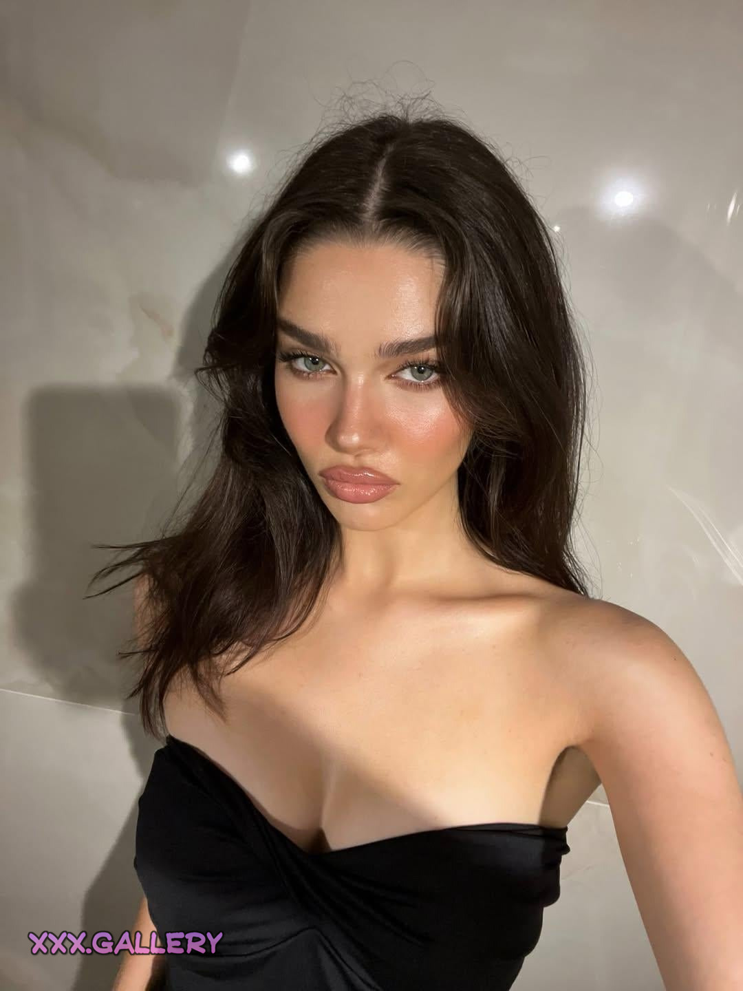 Mesmerizing Melissa: Radiant Beauty to Ignite Your Imagination 🌟