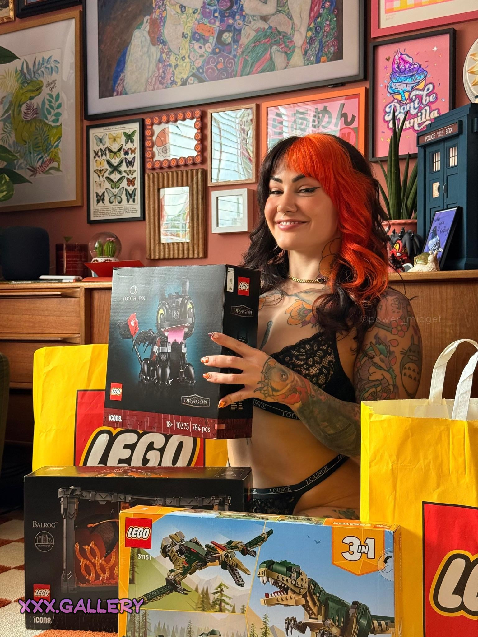 😘💋Emo Girls’ Surprised Reactions to Receiving Seductive Gifts🌹💌