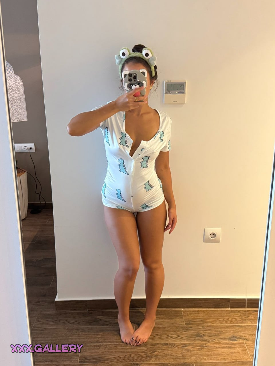 Savor the Juicy Thrills of Ripe Thai Peaches 🍑💦