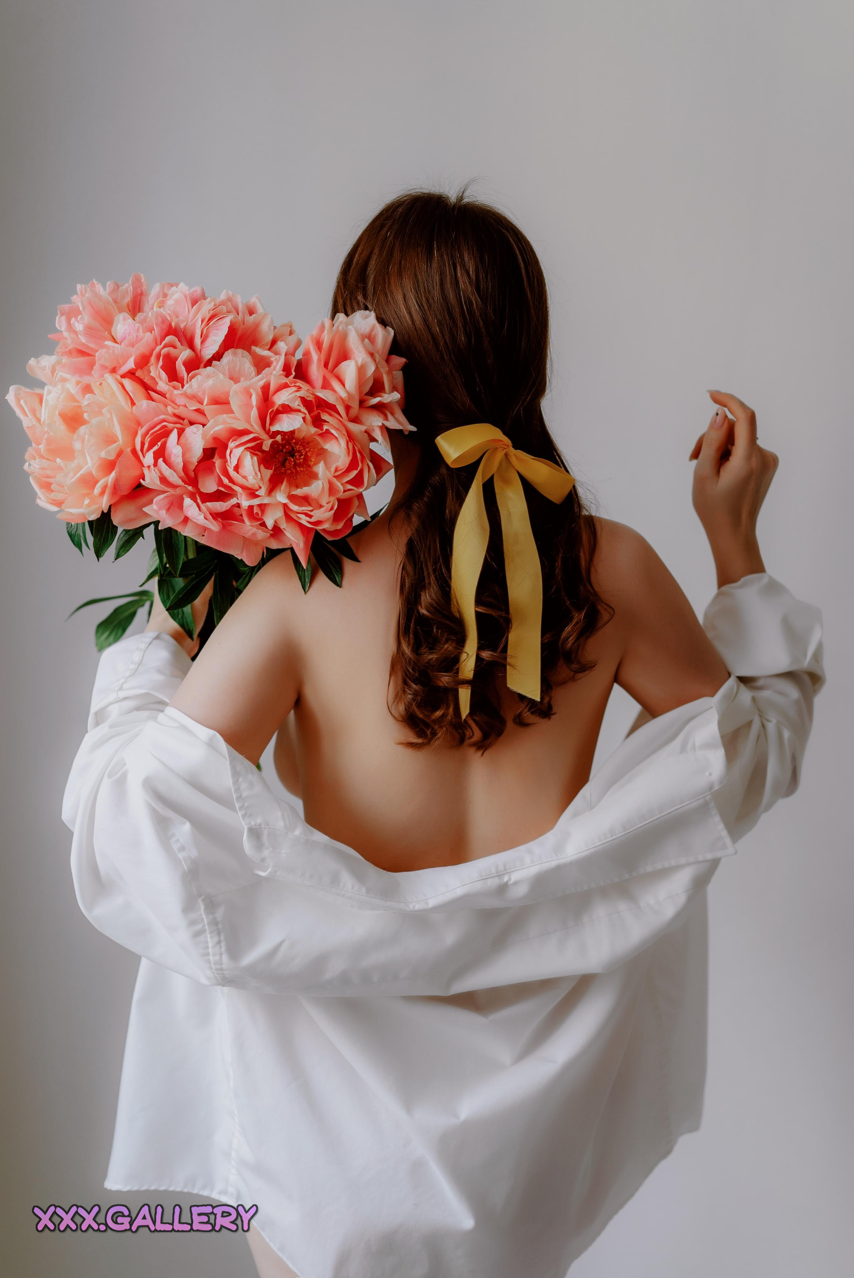 Brunette Babe Craves Intense ‘Love This Back’ Moments 💋
