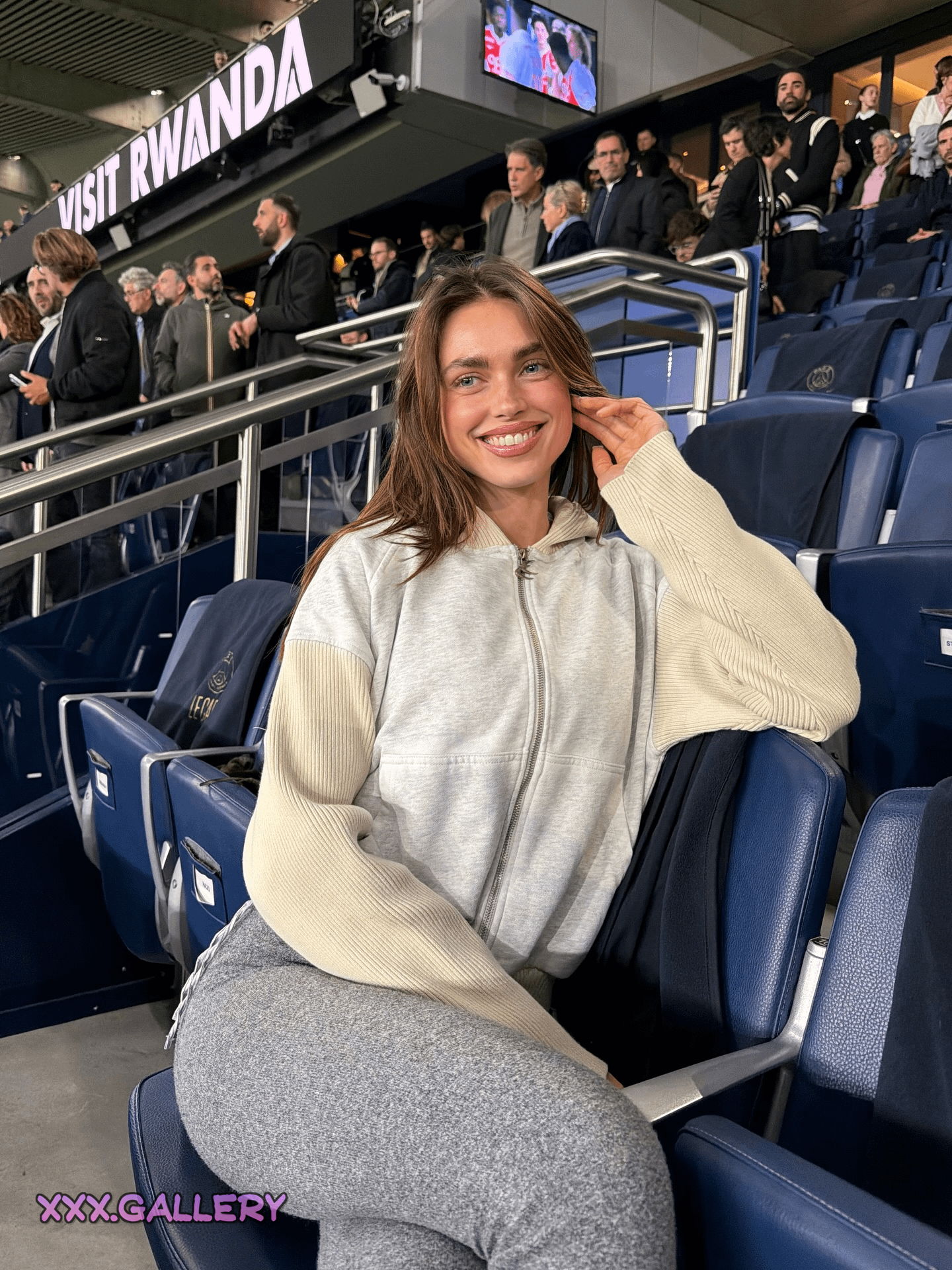 Meet the Enchanting Charleen Weiss 🌹: Radiant Beauty With a Sensual Twist