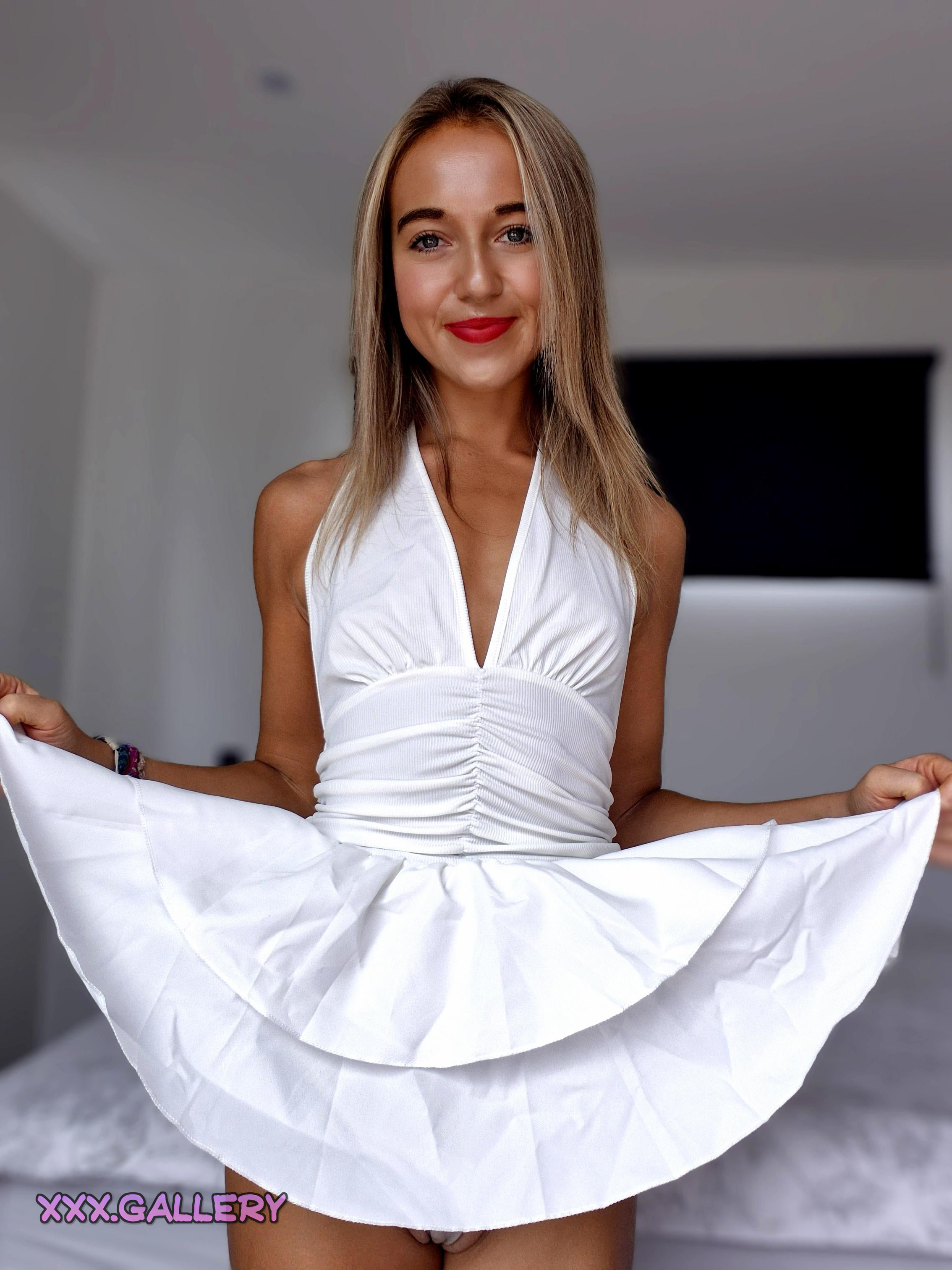 Curvy Women Seeking Honest Opinions: Which Dress Flatters My Figure Most? 💃🏼