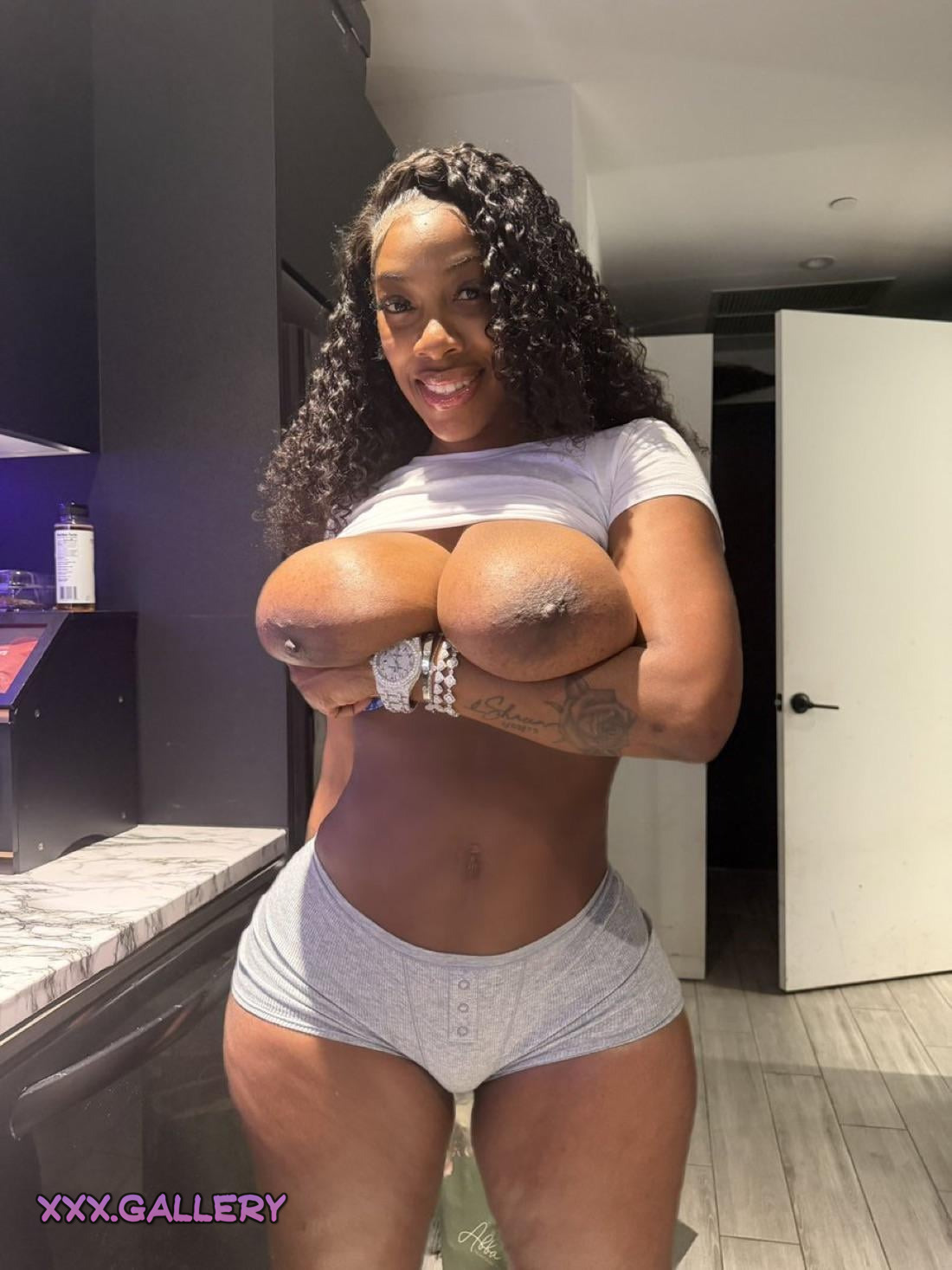 💋Dark Goddesses: Unleashing Their Irresistible Allure💋