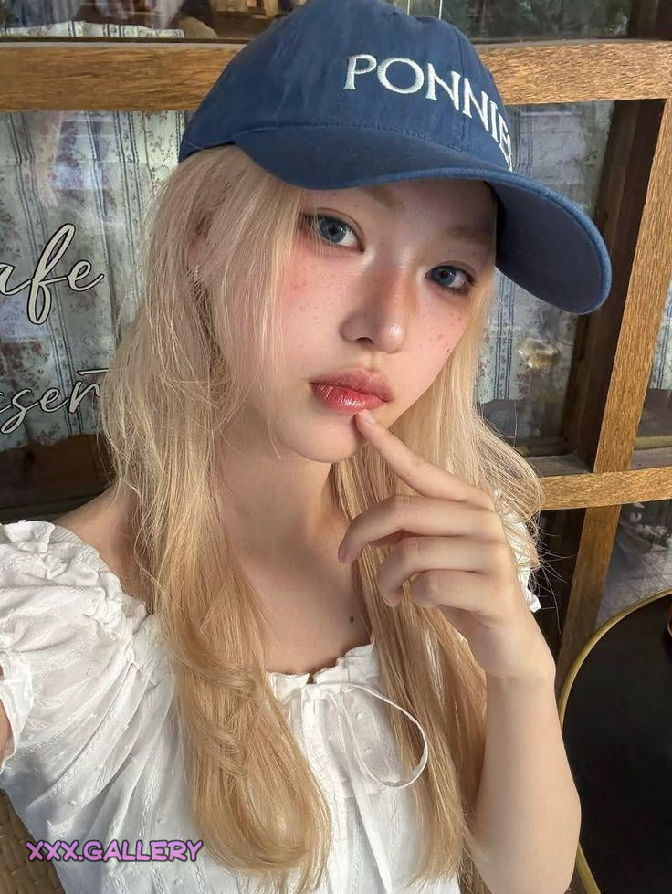 Deliciously Petite: Wrapped Up in Your Embrace 🤗💋