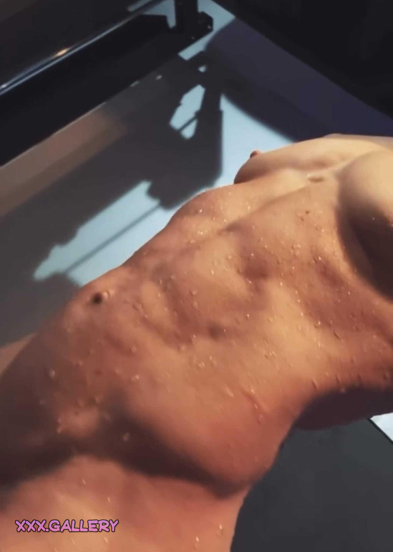 🌞 Sizzling Six-Pack: Admire the Irresistible Allure of Chiseled Female Abs 💦