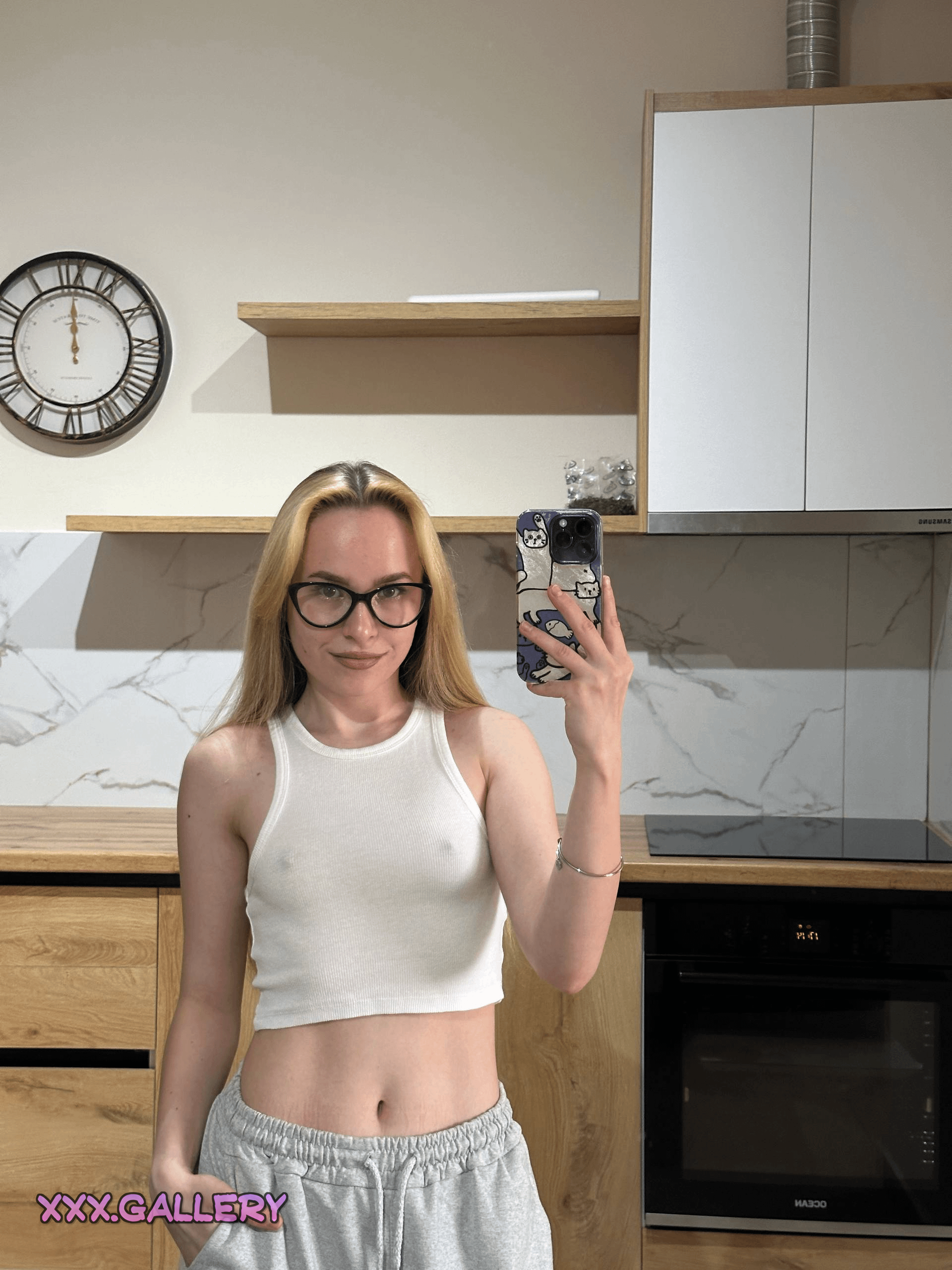 Is Going Braless Today a Sexy Choice? 💥