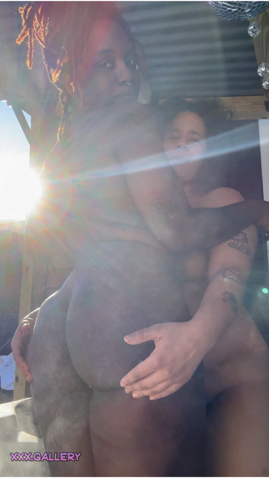 Sizzling Summer Days: Showcasing Curvy Black Goddesses 💋💱