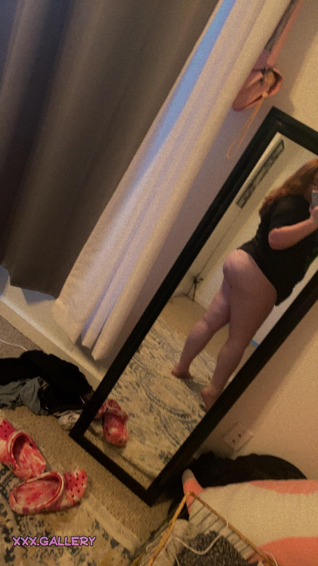 Appreciating the View: Curvy Beauty from the Back 💋