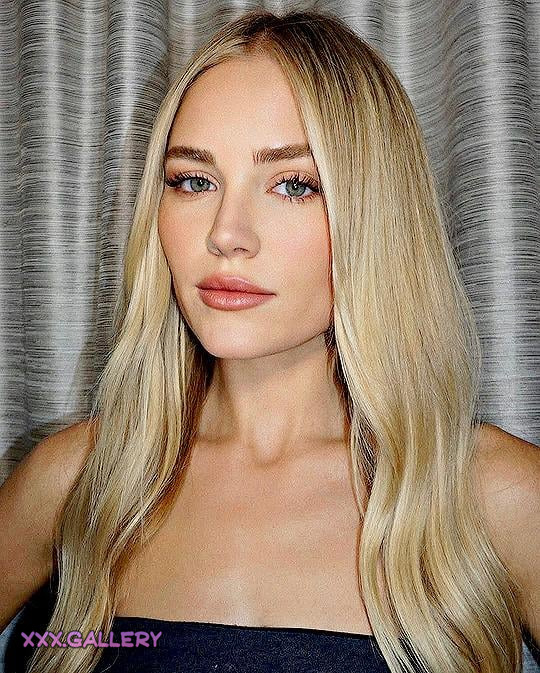 Michelle Randolph: Alluring Blonde Bombshell 💋