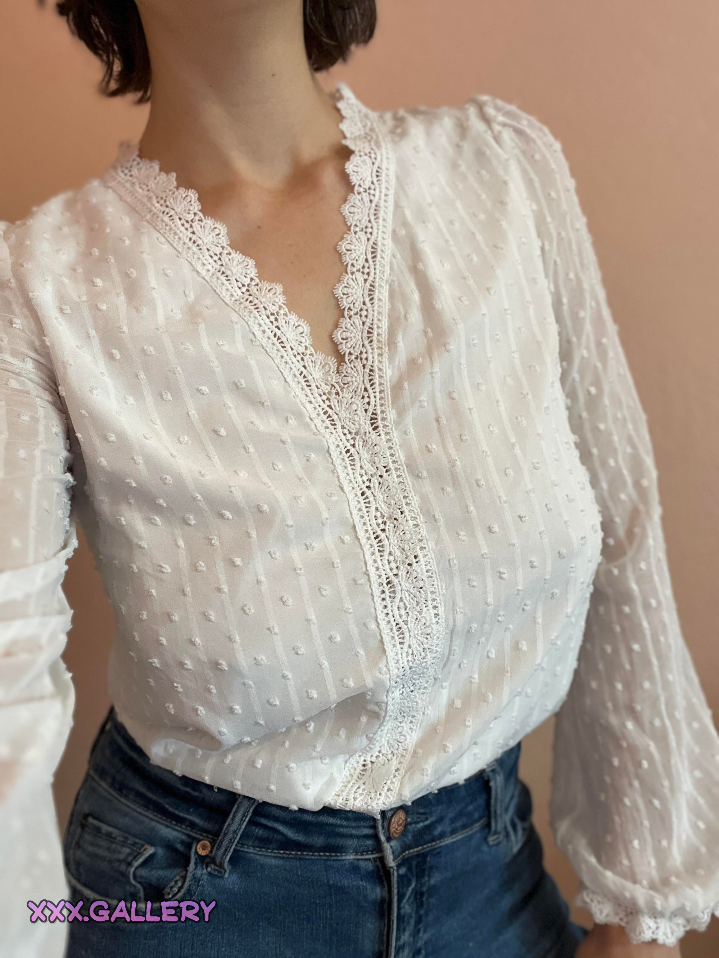 Expertly Curating Chic Braless Looks 👗✨