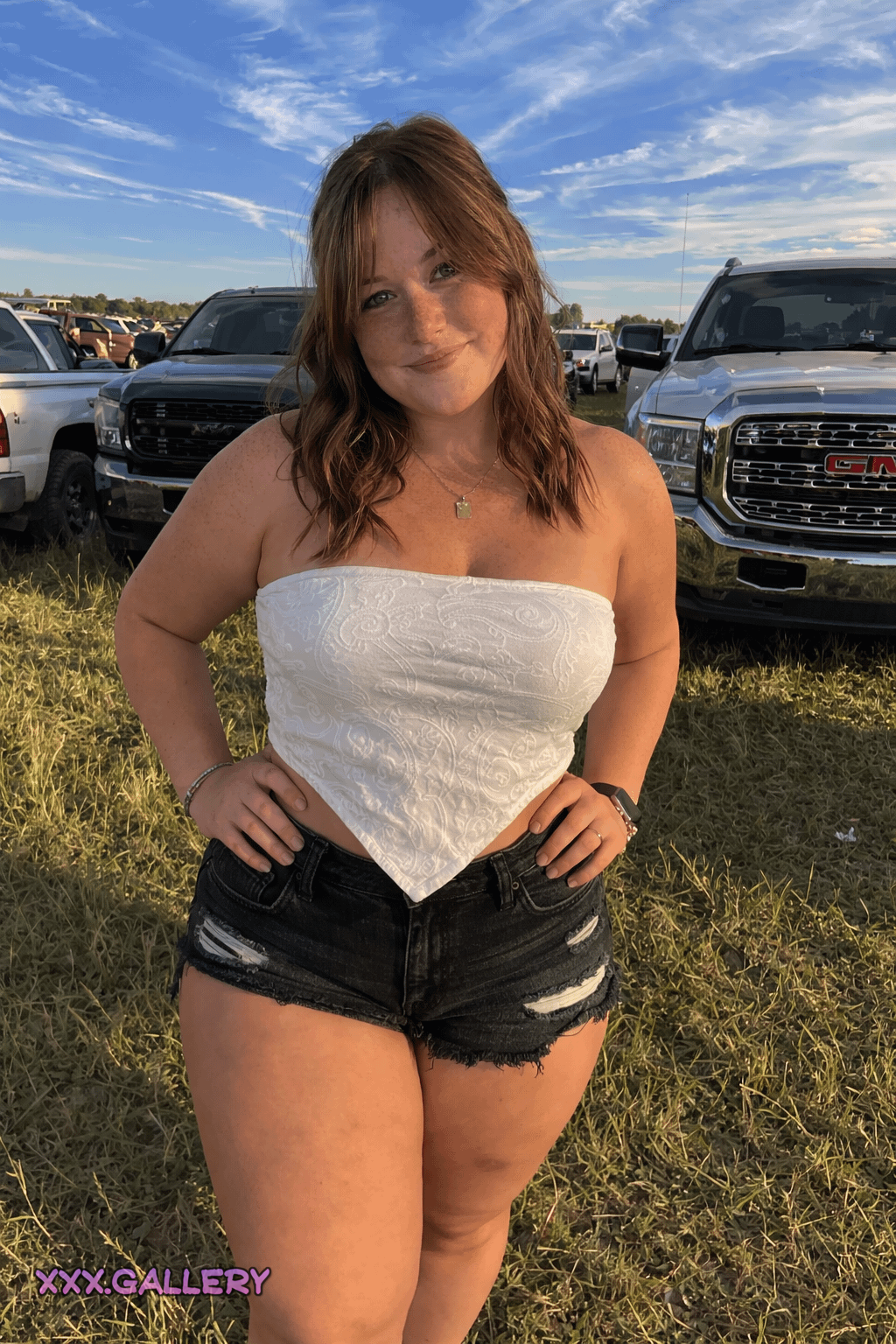 🎶 Get Ready for Curvy Concert Cravings 🍑! 🎶