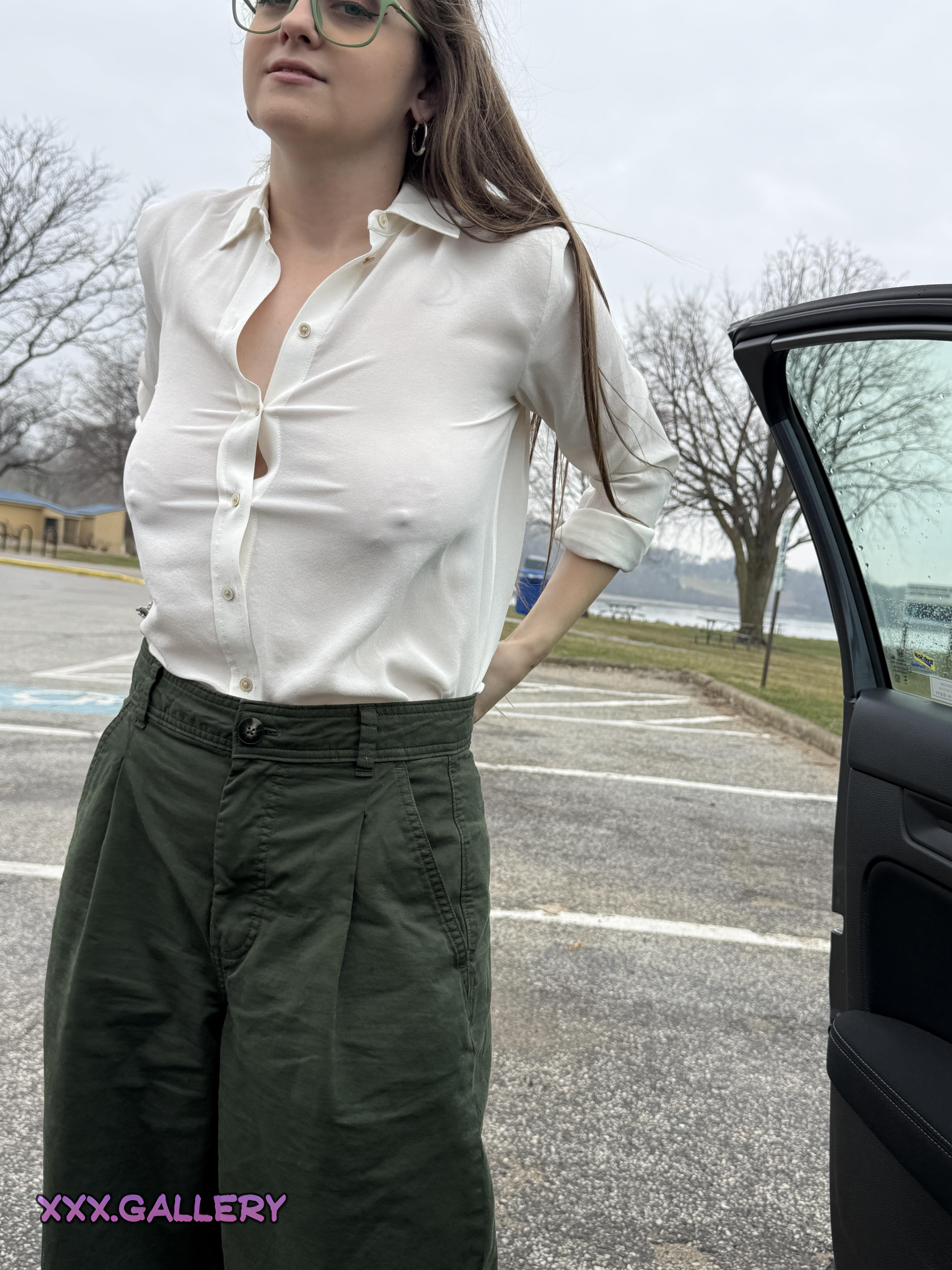 Bare-Chested Beach Babes: Why Bras Are a Beach No-No 🏖️