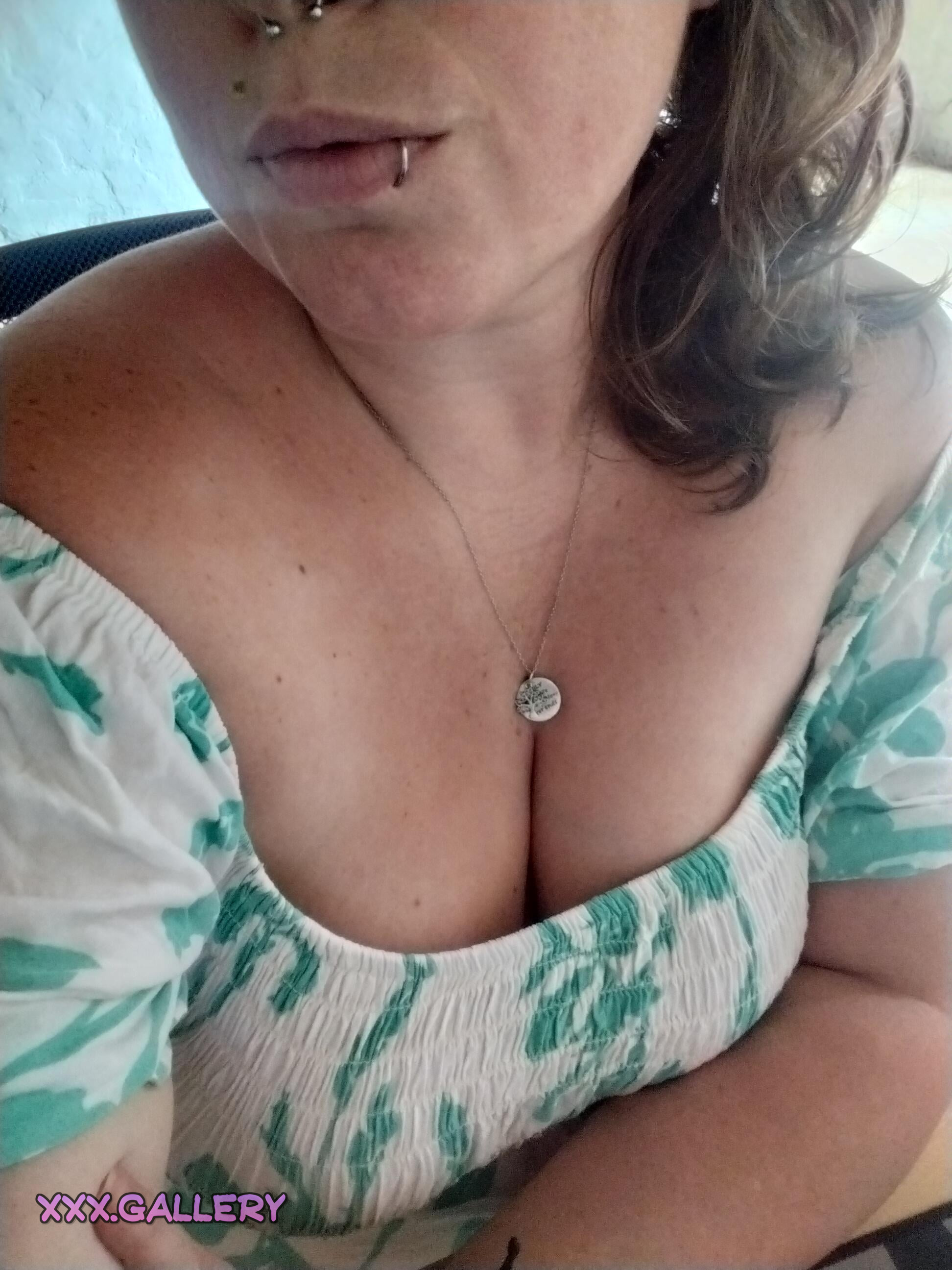 💚 St. Paddy’s Day: Green Sundress, Bare Chests 📝