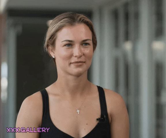 Alluring Anna 🌹: Radiant Beauty Unveiled